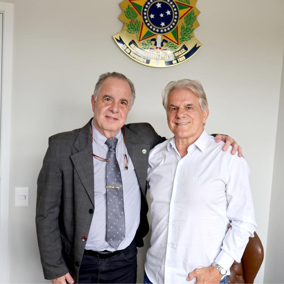 Luiz Ernesto se reúne com Conselho de Medicina e anuncia pré-candidatura