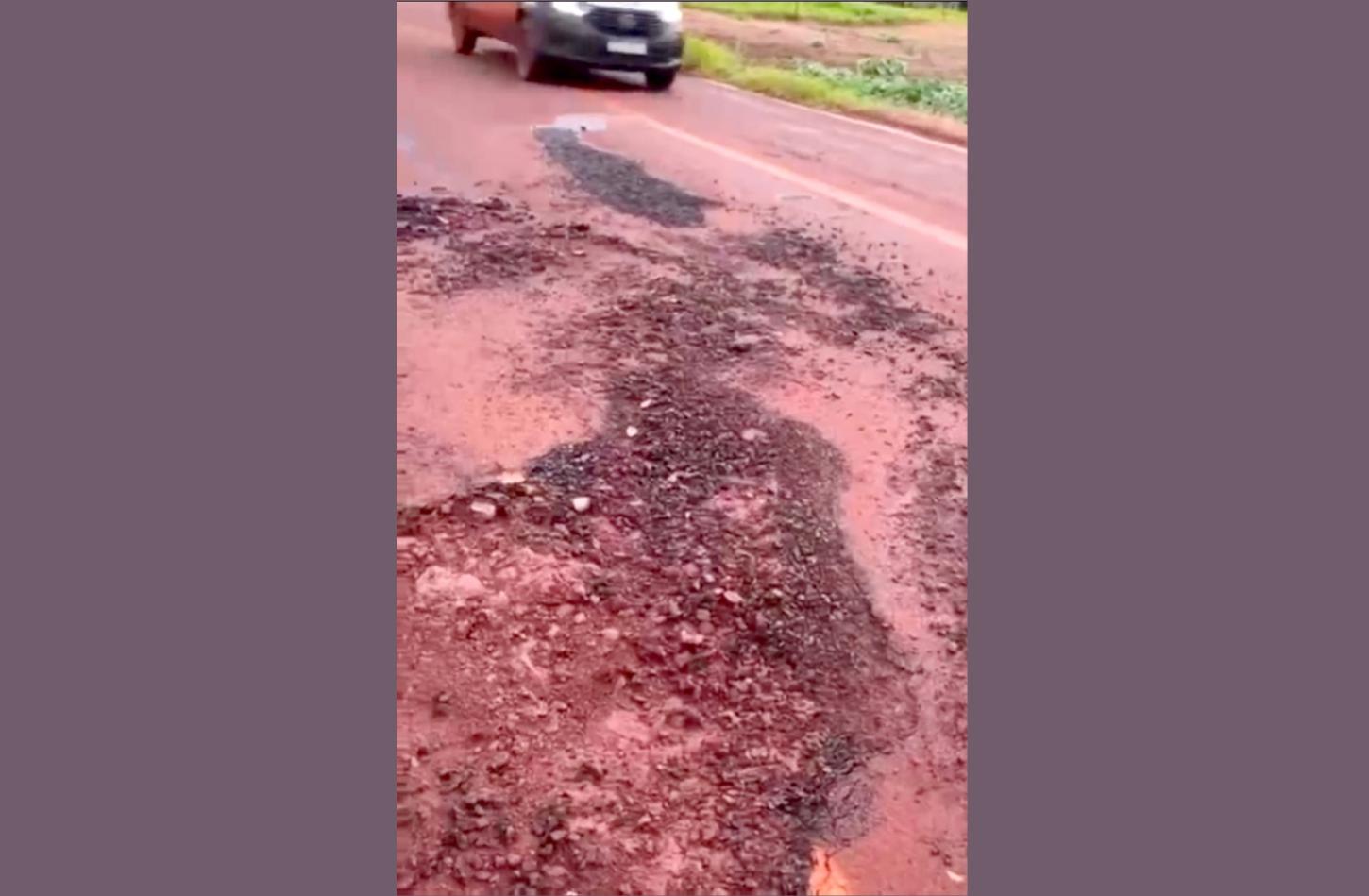 Prefeitura é criticada por dano em asfalto durante manutenção de estrada rural