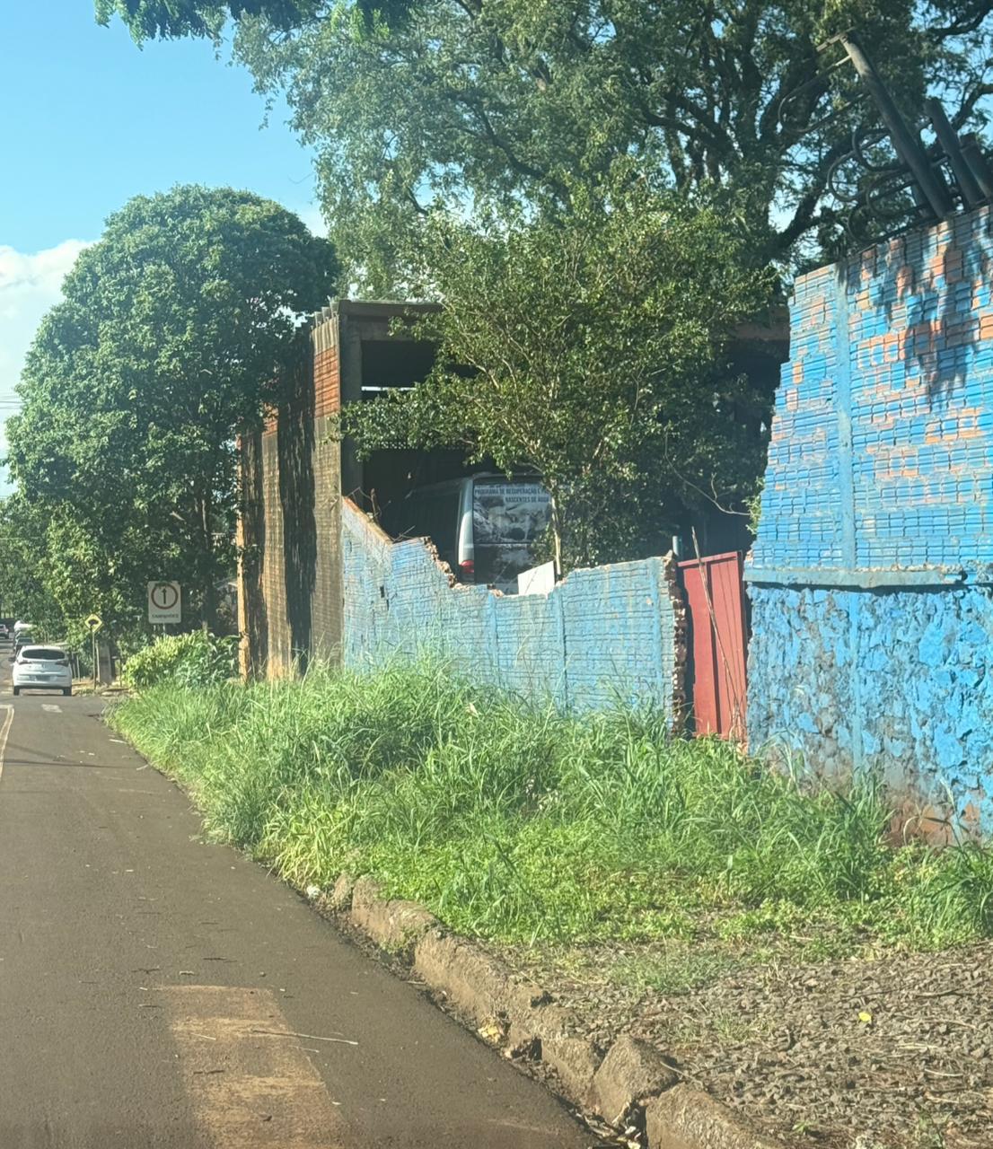 Risco anunciado preocupa moradores próximos à garagem da Prefeitura de Palotina