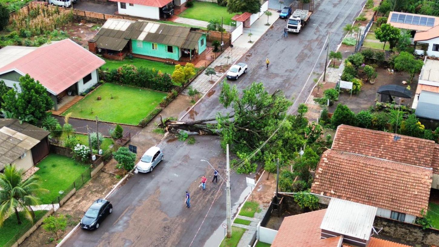 Forte vento provoca estragos em Maripá