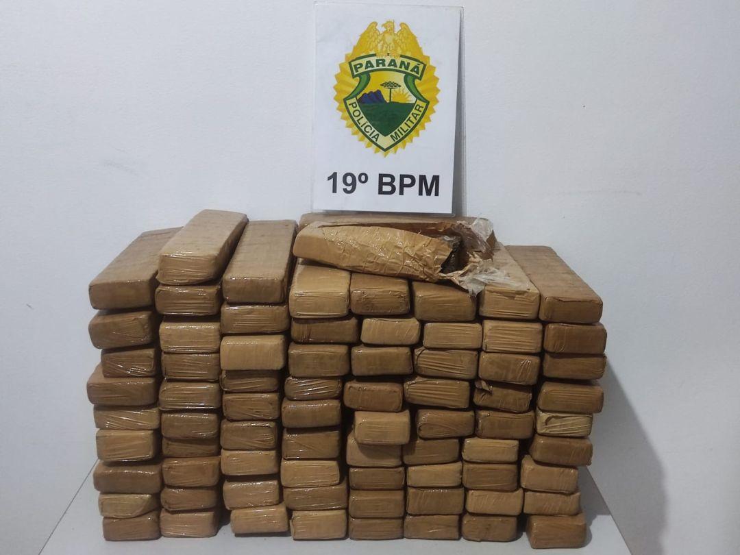 Fuga termina com casal preso e mais de 57 quilos de maconha apreendidos