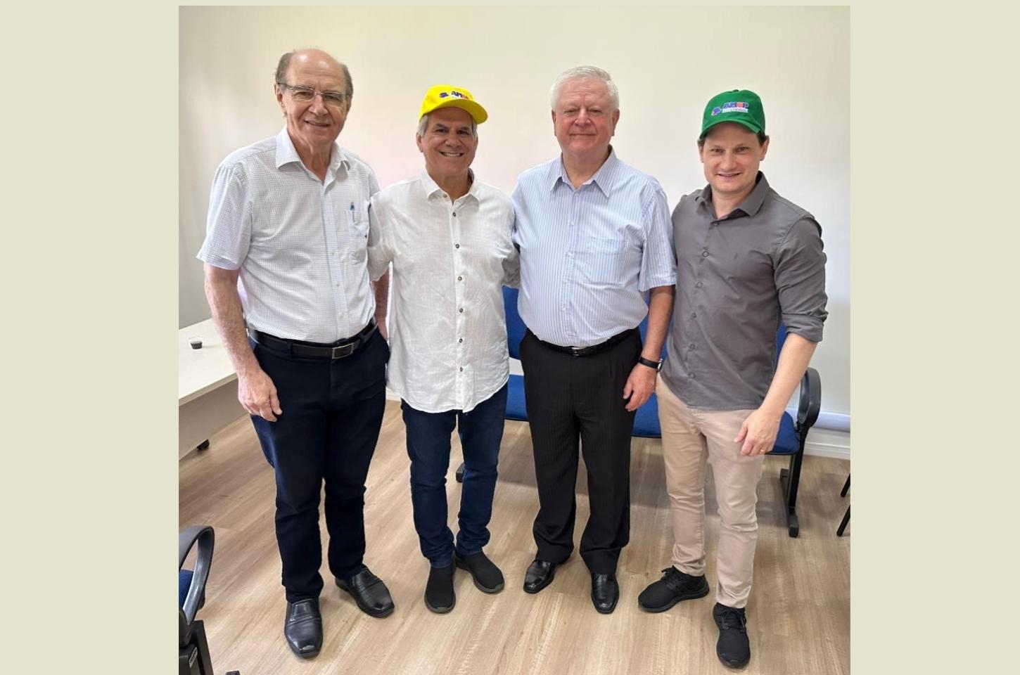 Luiz Ernesto de Giacometti visita o 38º Show Rural Coopavel em Cascavel