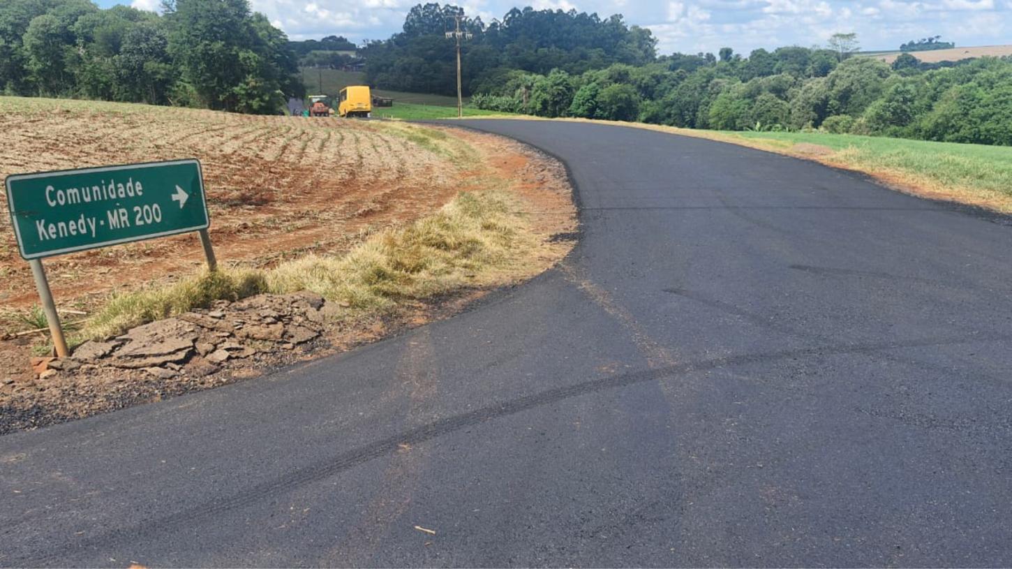 Maripá investe em estradas rurais e executa recape asfáltico na MR 200