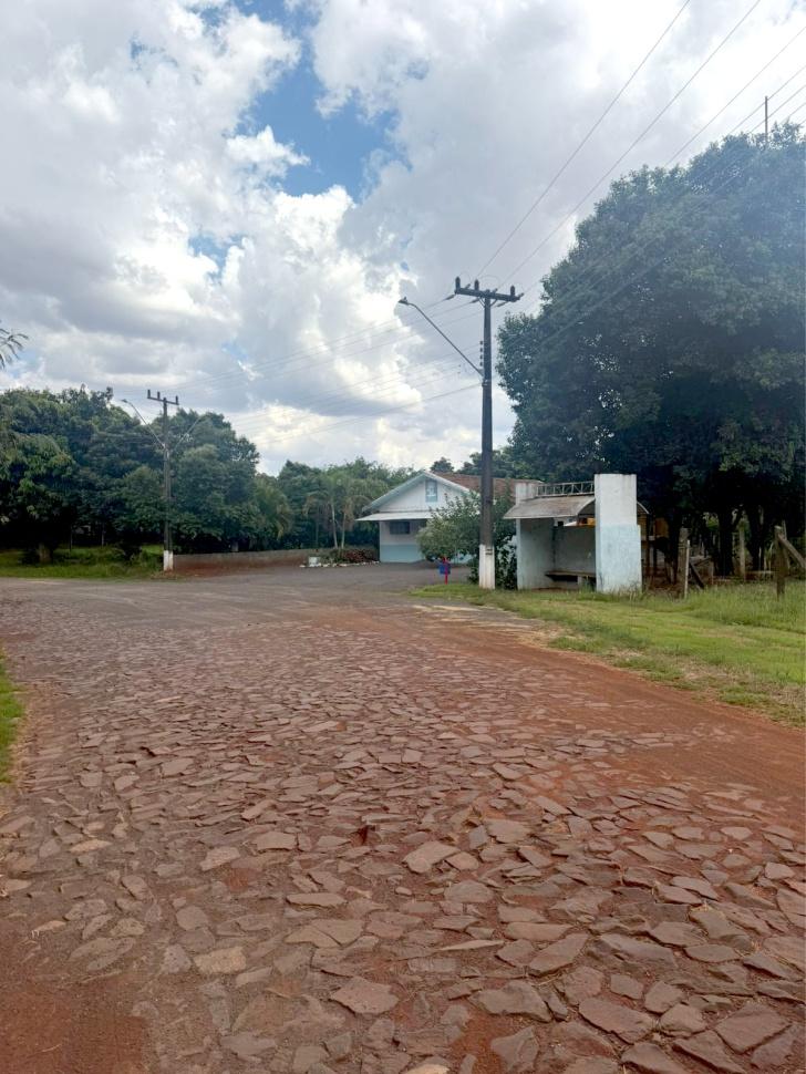 Moradores da Vila Rural São Camilo cobram recape asfáltico prometido