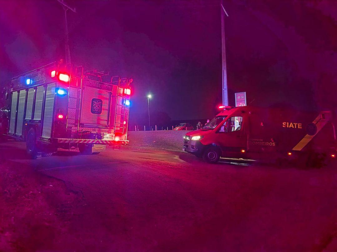 Motorista morre após colisão entre Uno e Gol na noite de sábado (21)