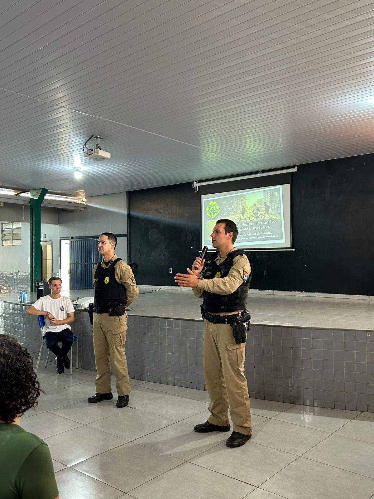 Polícia Militar realiza palestras sobre mobilidade elétrica em colégio cívico-militar