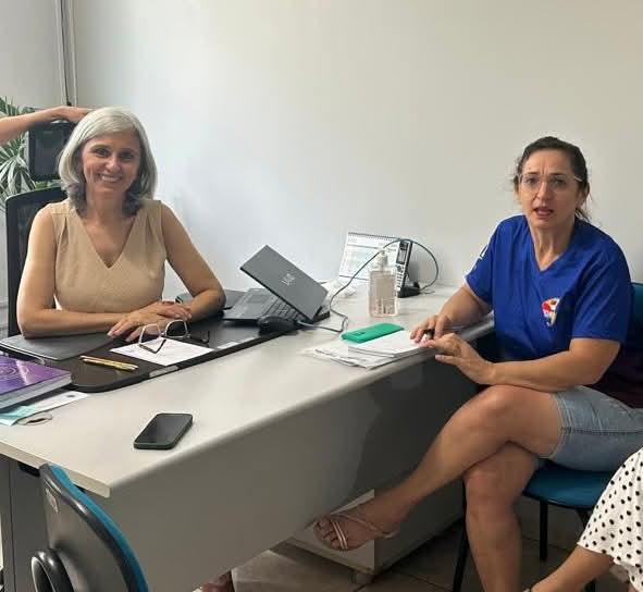 Marinês Kuki e Denise Destri em reunião na sede da SEMEC