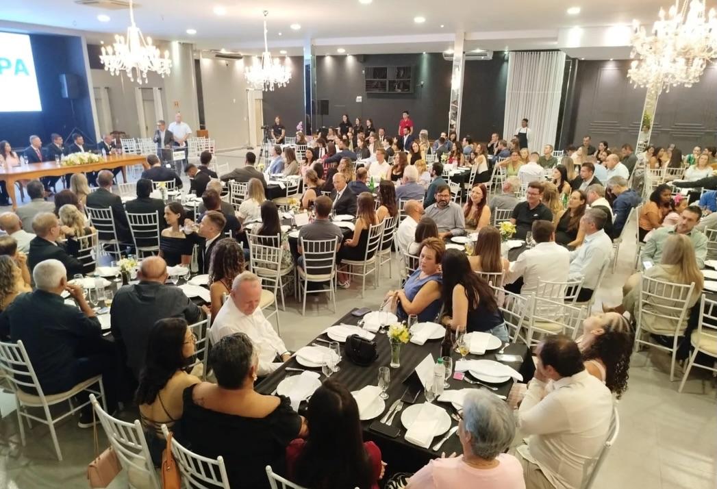 A posse da nova diretoria foi durante um jantar servido no Ortolan Gold