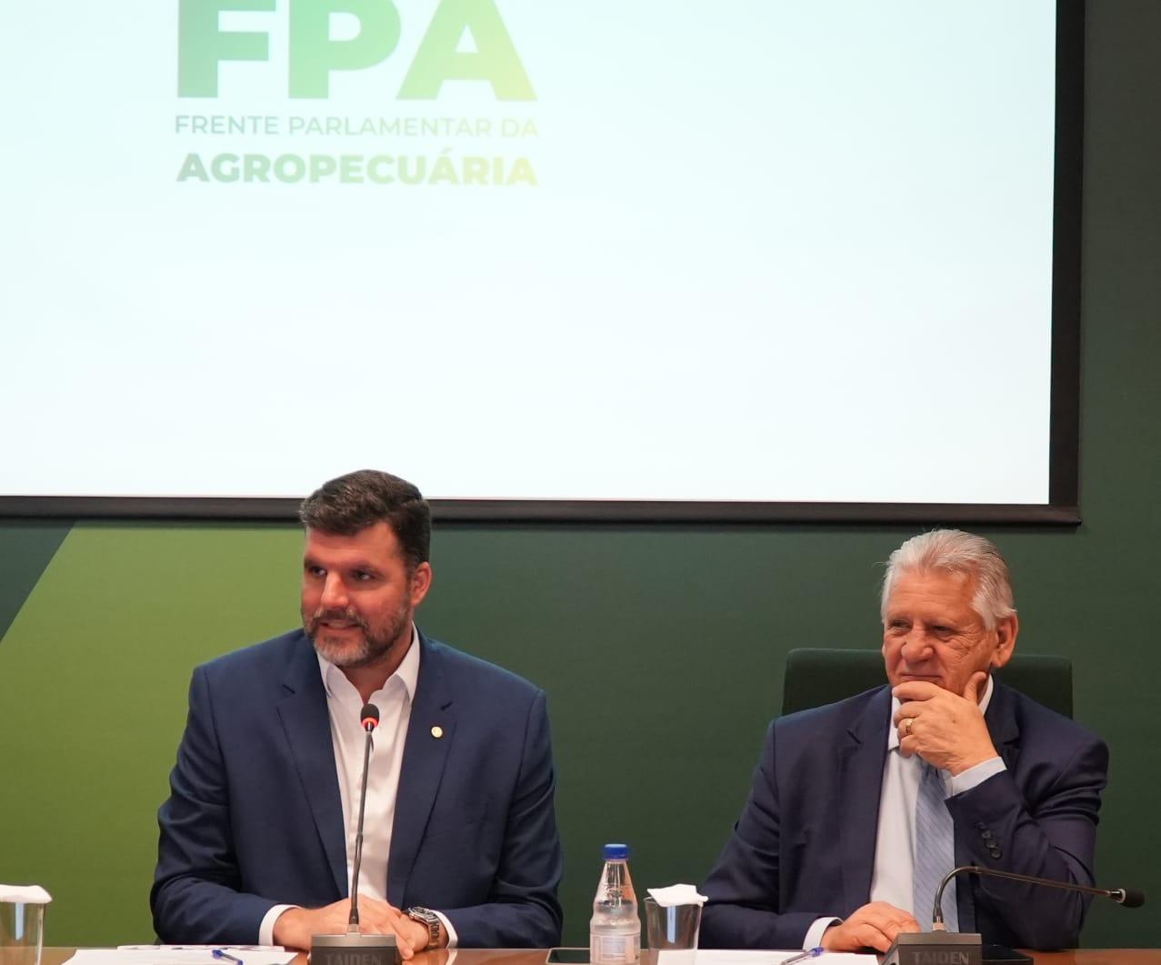 Deputado federal Dilceu Sperafico ao lado do presidente da Frente Parlamentar da Agropecuária Deputado Pedro Lupion
