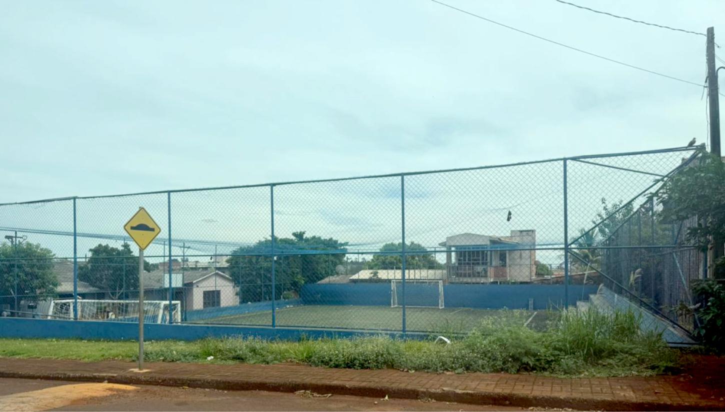 Quadra abandonada revolta moradores do bairro Santa Terezinha em Palotina