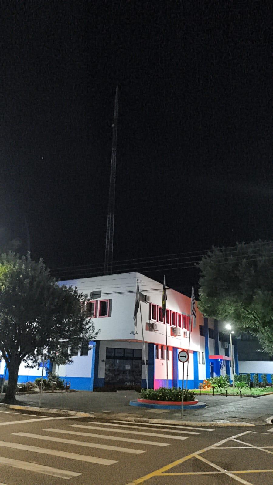 Torre da Prefeitura de Palotina opera sem iluminação noturna obrigatória