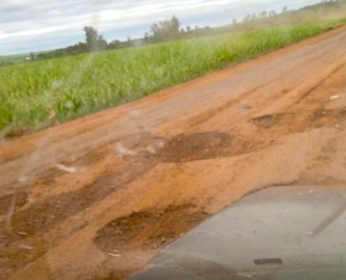 Obra de pavimentação na KD-131 é encerrada sem pagamentos após problemas na execução