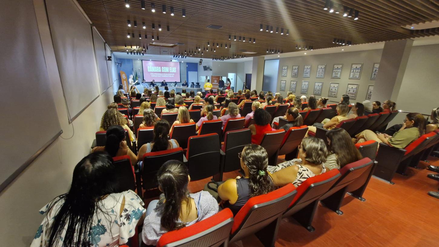 Encerrando as ações do Mês da Mulher, o evento “Câmara com Elas” reuniu cerca de 120 participantes em Palotina