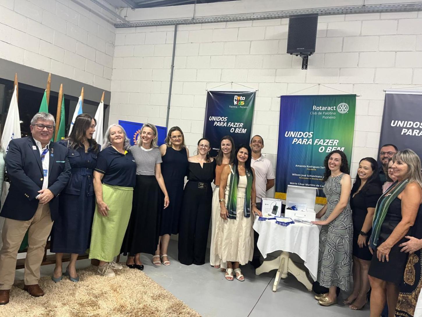 Integrantes do Rotary Club de Palotina realizaram a entrega de equipamentos adquiridos por meio de um Projeto Distrital ao Serviço de Atenção Domiciliar (SAD)