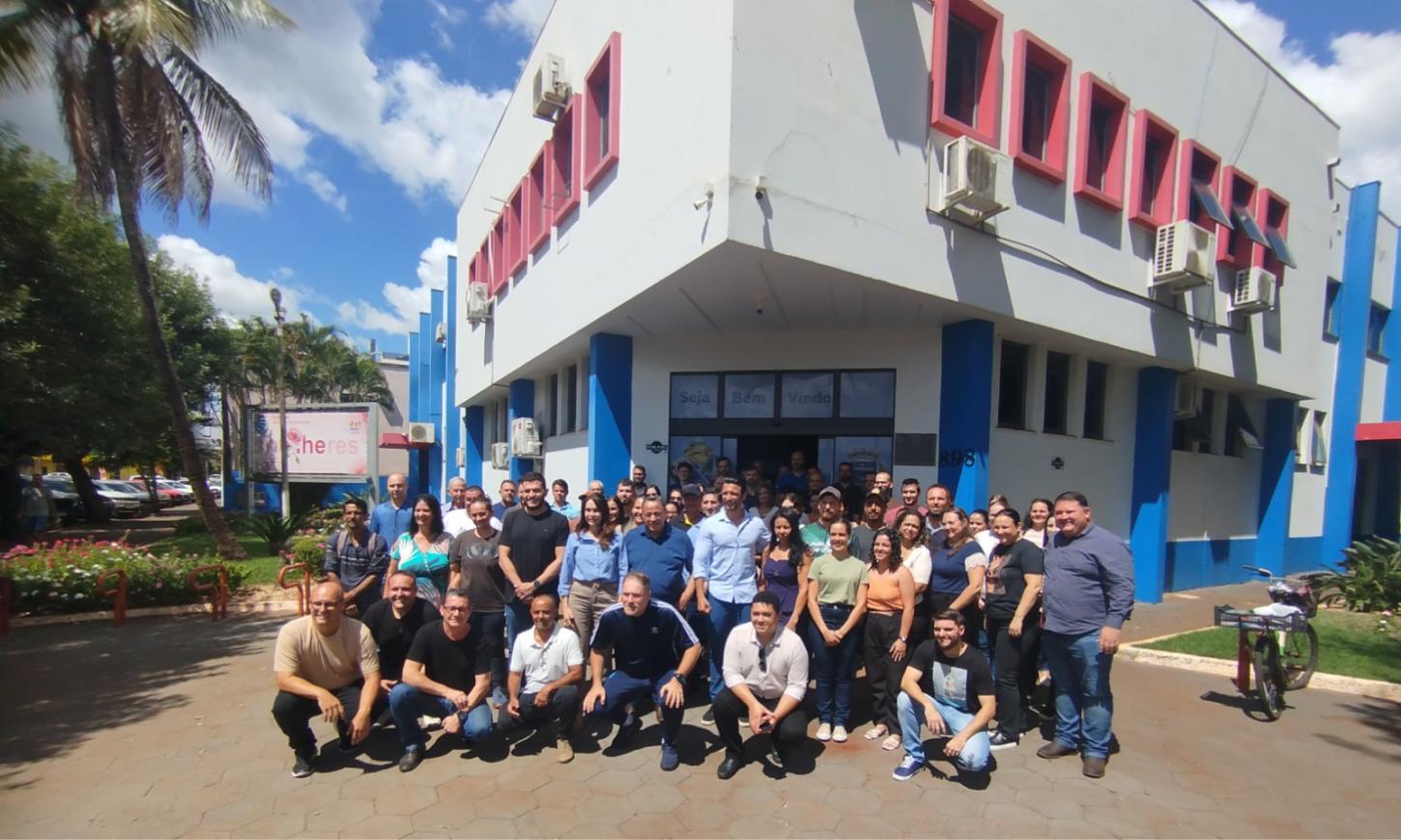 Novos servidores aprovados em concurso público foram recepcionados pela administração municipal nesta quinta-feira (12)