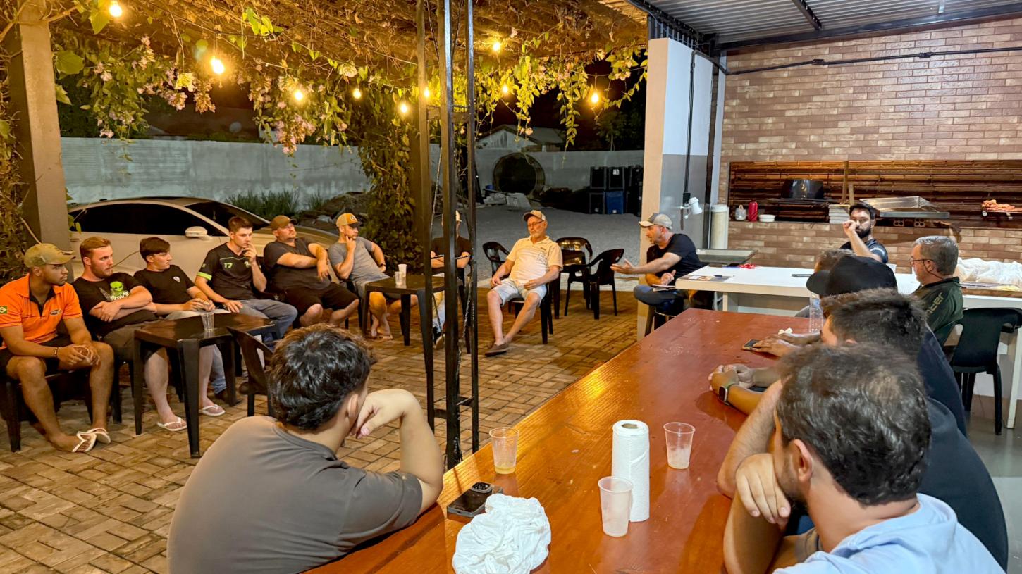 Pilotos das categorias Originais e Roceiros participaram de reunião no Automóvel Clube de Maripá