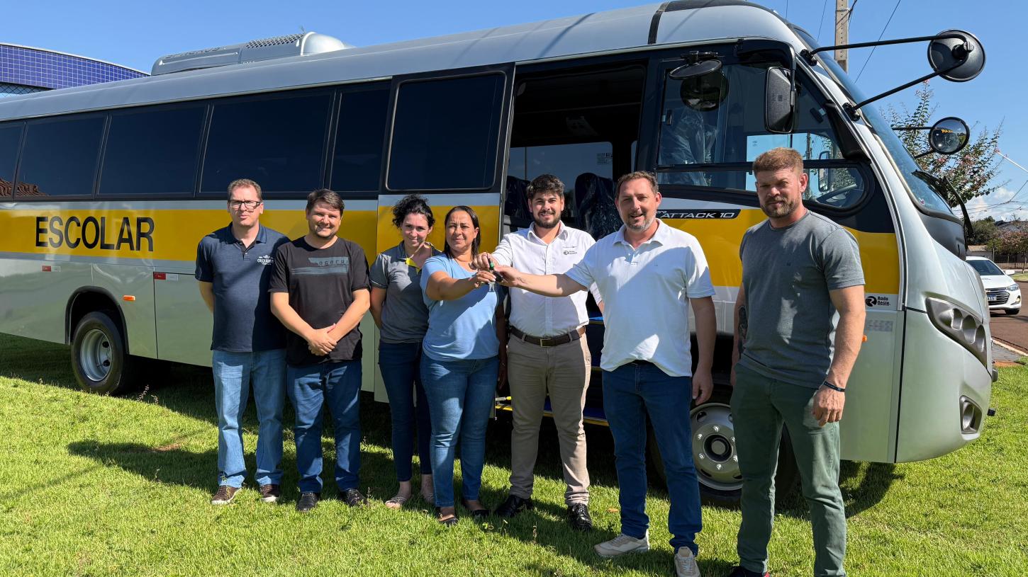 Ônibus novo e climatizado vai fazer a linha escolar no Distrito de Pérola Independente