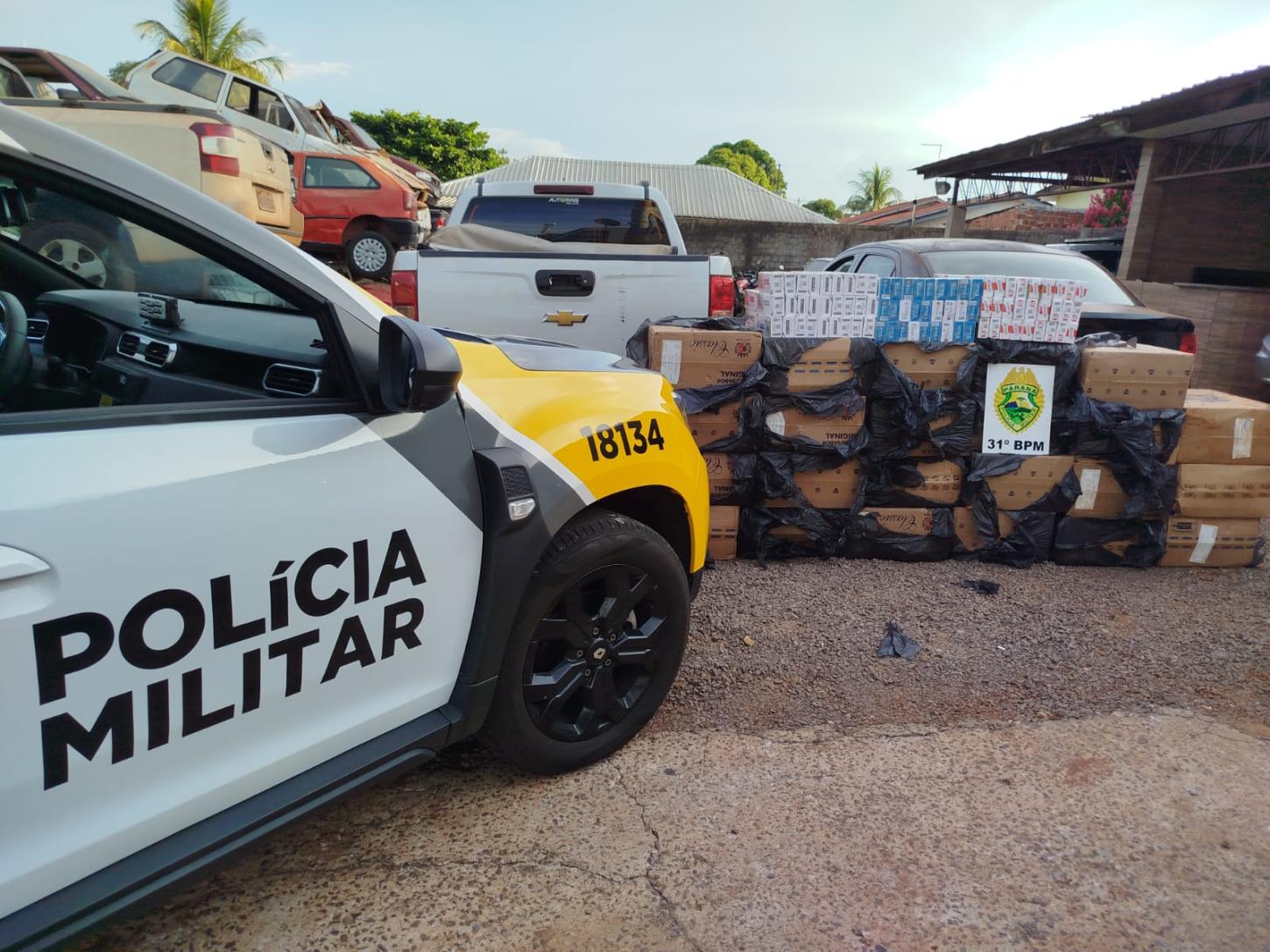 🚨 Ação da PM em Terra Roxa resulta em apreensão de veículos, cigarros contrabandeados e prisão de suspeito