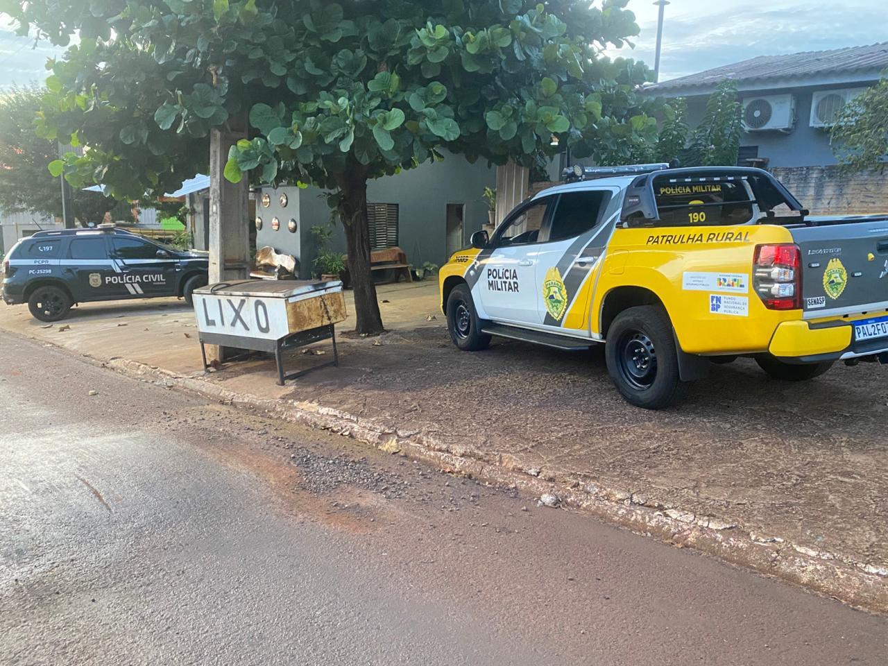 Equipes da Polícia Civil e da Polícia Militar de Palotina durante a Operação Hydra 2, que resultou na prisão de três suspeitos por tráfico de drogas