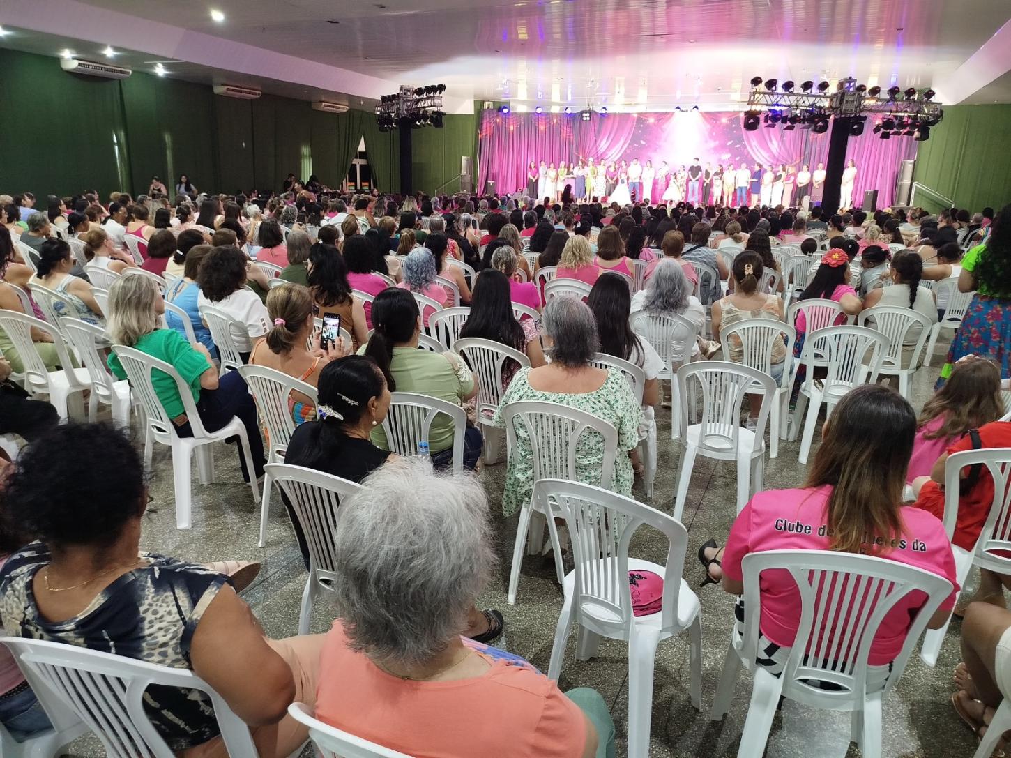 Centenas de mulheres participaram do evento especial em homenagem ao Dia da Mulher, realizado na Asfuca em Palotina, com momentos de integração, alegria e valorização feminina