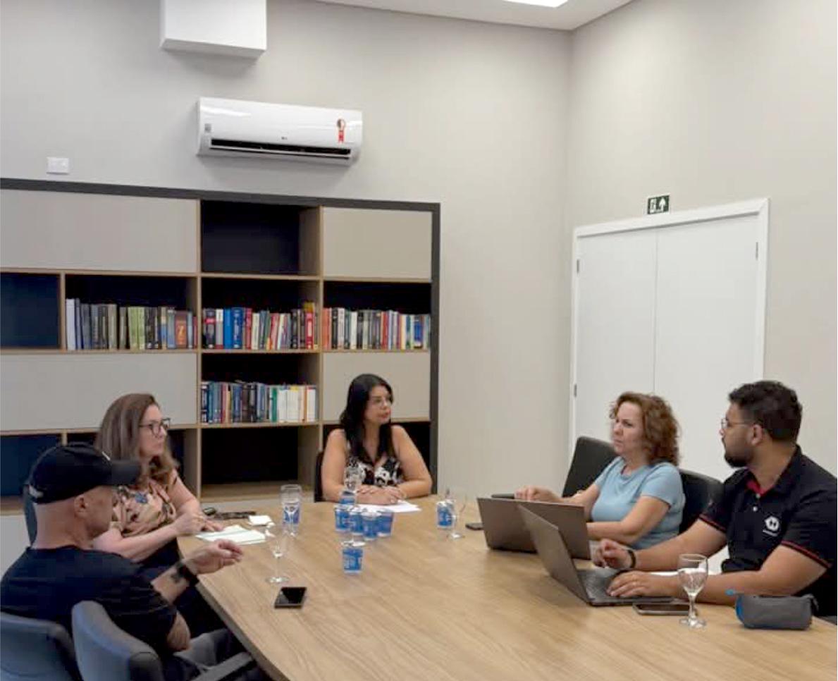 Reunião na sede da OAB Palotina envolveu a presidente, Coordenadora de Projetos, professores e o responsável pela Patrulhar Escolar da PM