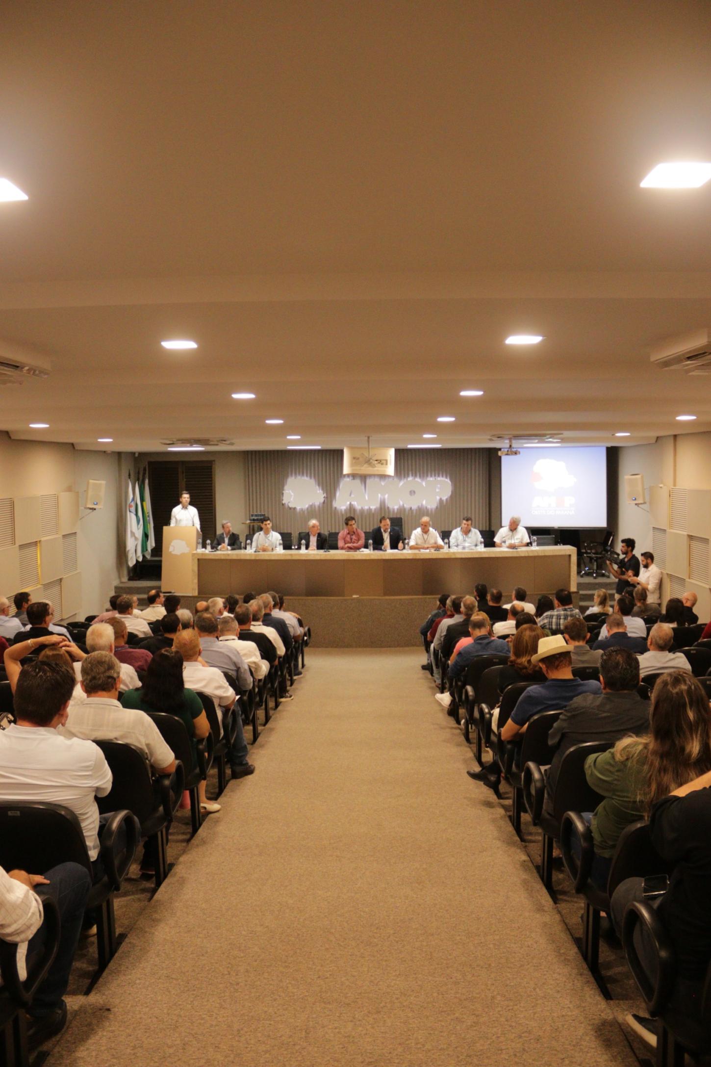 Reunião foi realizada na sede da Amop em Cascavel