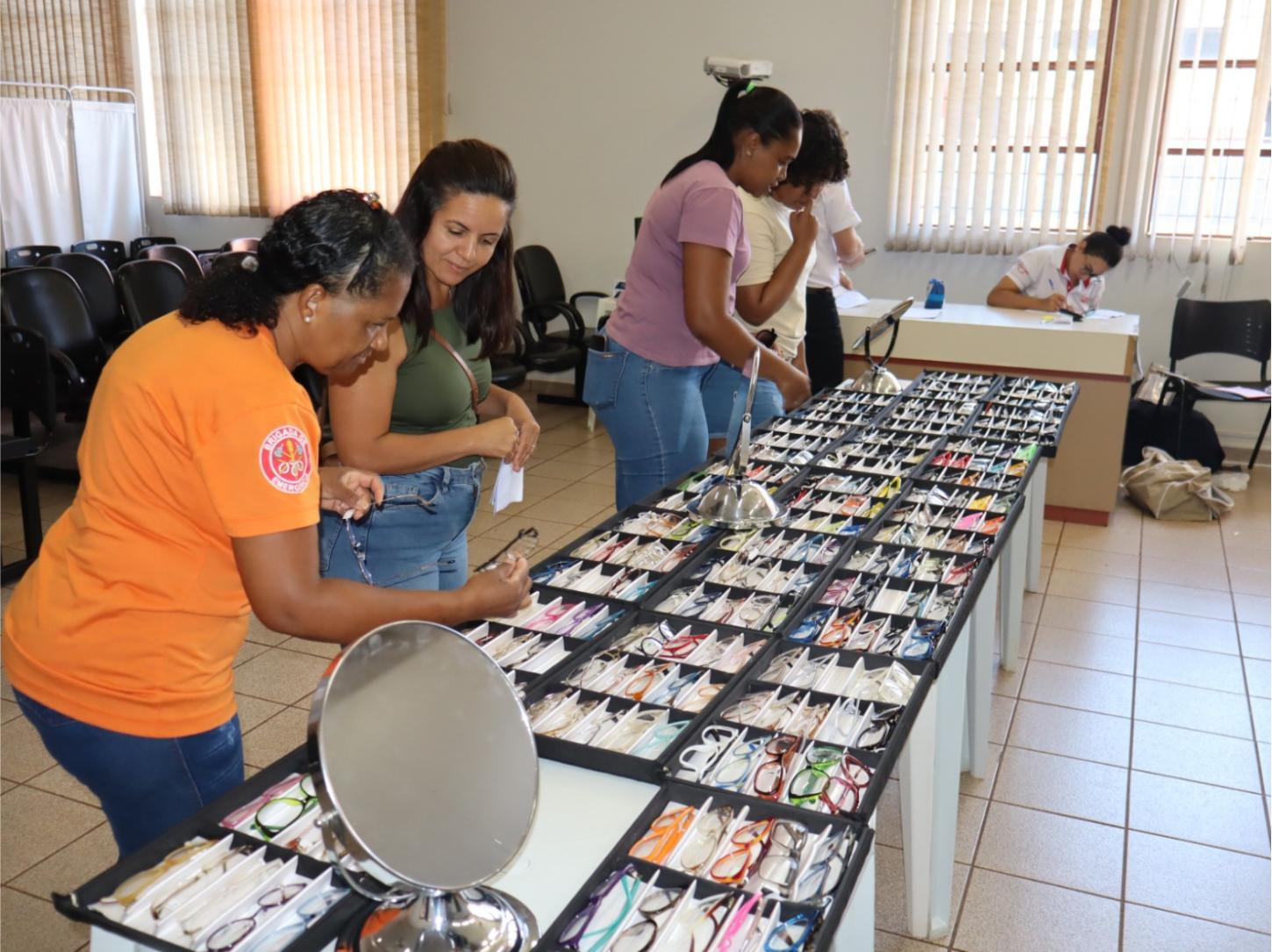 Prefeitura de Palotina inicia entrega de óculos do mutirão de saúde visual