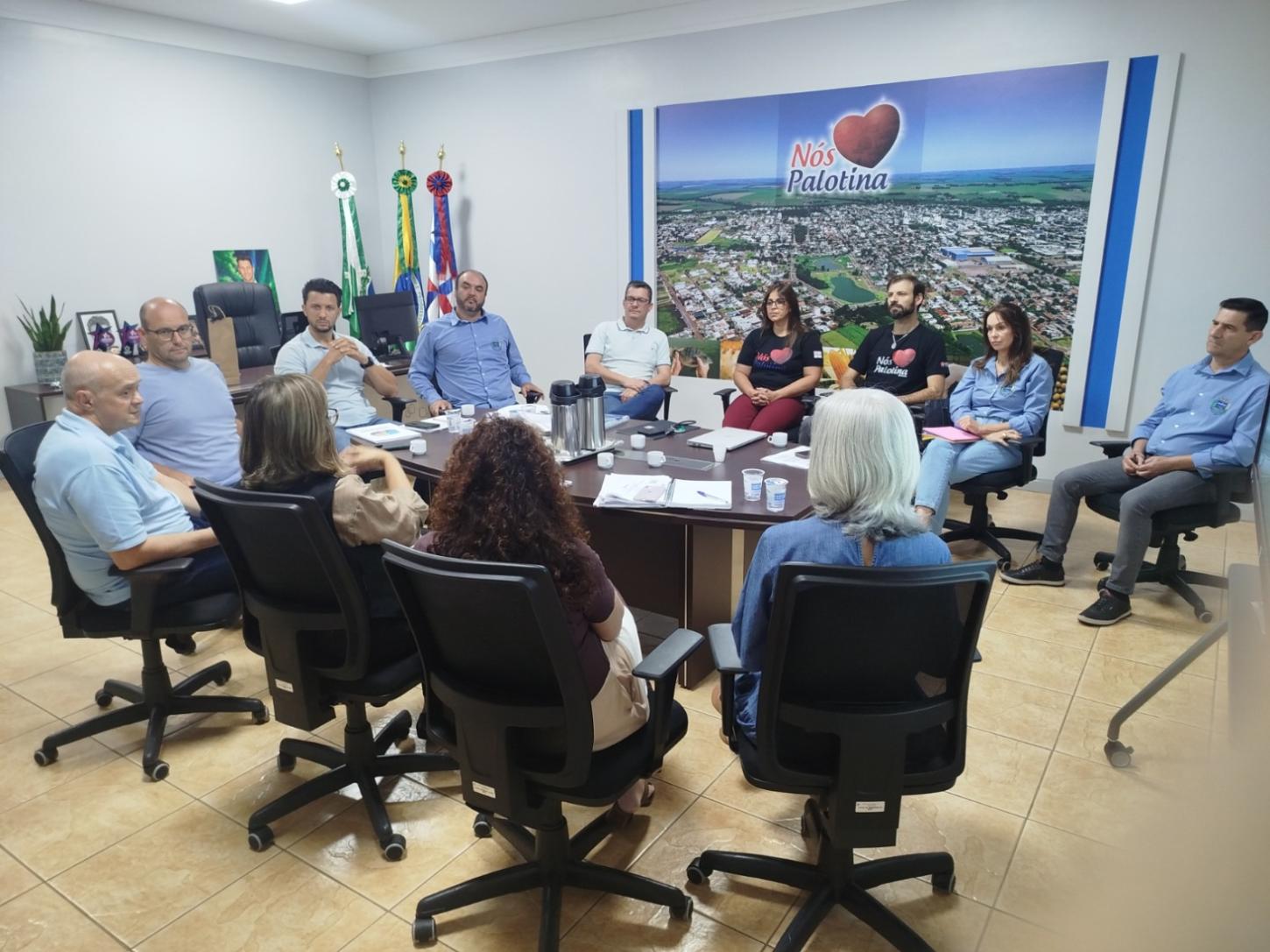 Administração municipal realiza reunião de alinhamento e planejamento das ações