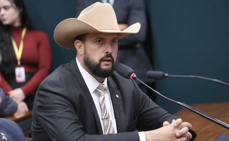 Comissão aprova projeto que muda regras para homenagens em rodovias federais