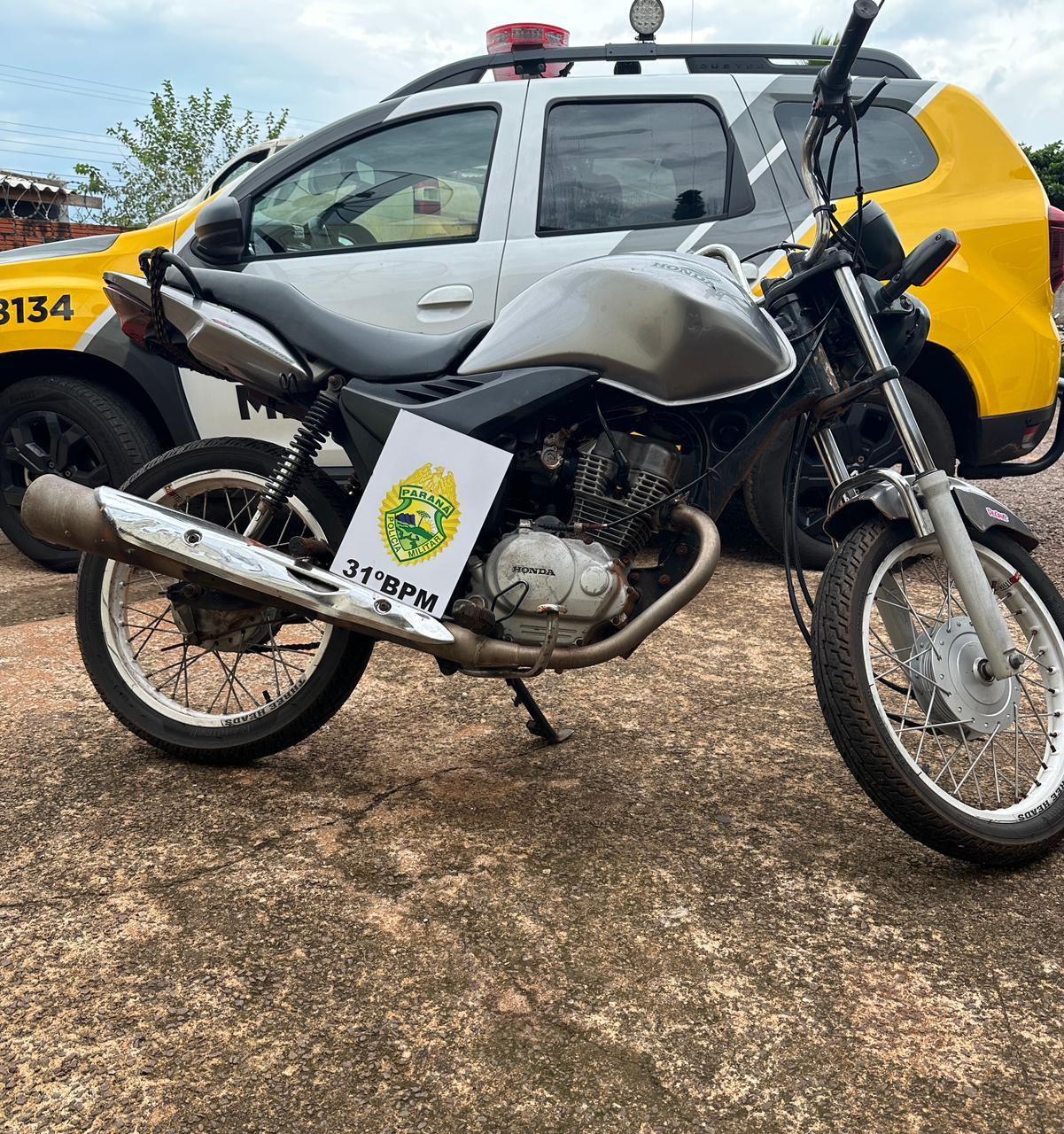 Homem é preso e motocicleta adulterada é apreendida pela PM em Terra Roxa