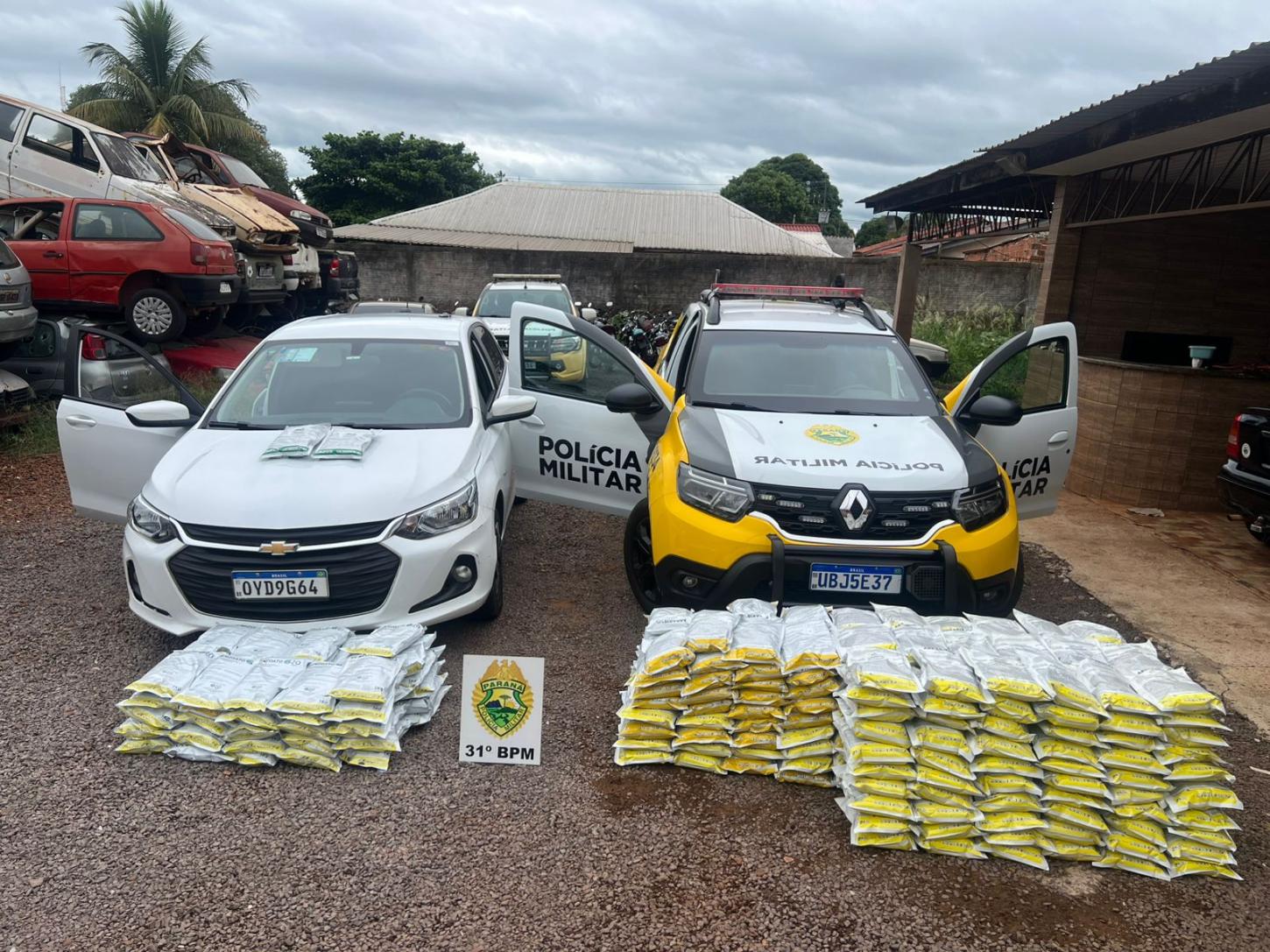 PM apreende 302 kg de agrotóxicos contrabandeados e recupera veículo furtado