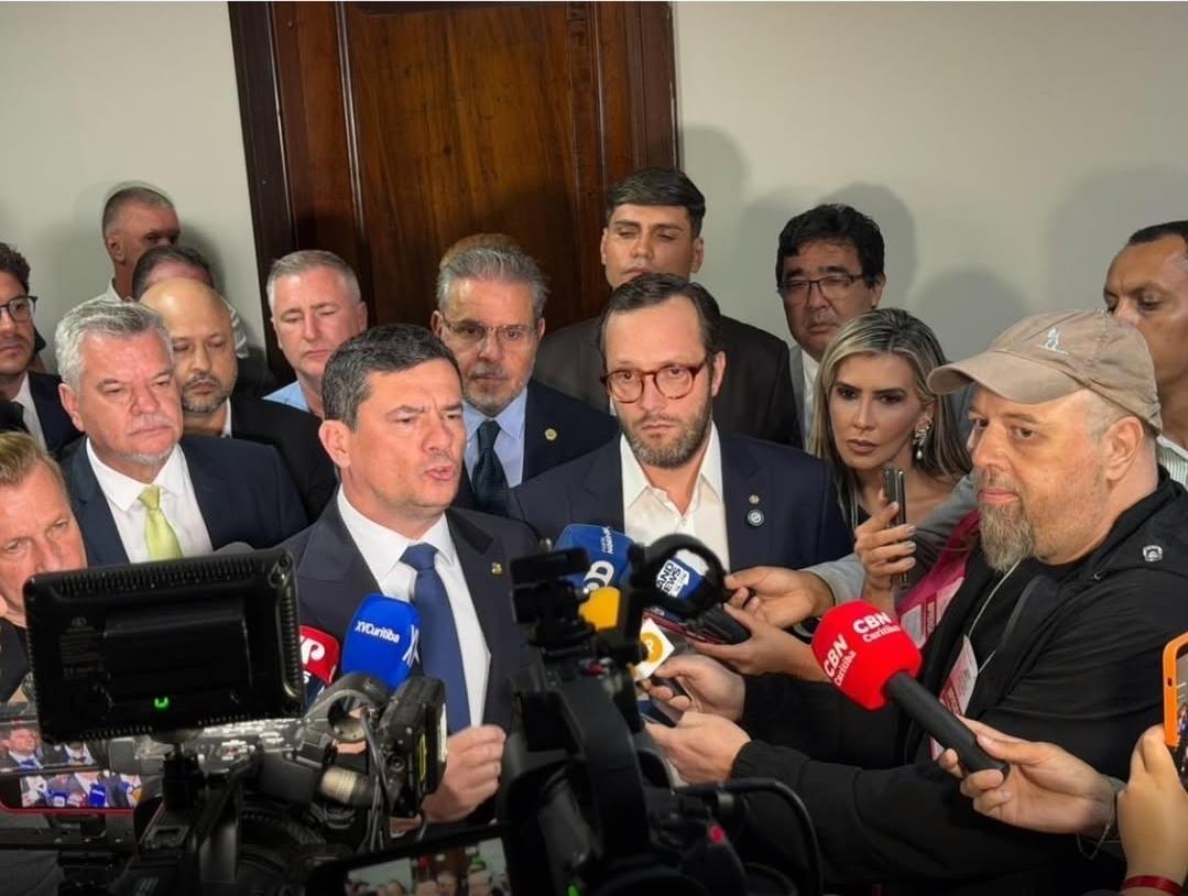 Sérgio Moro ao lado de deputados e lideranças reforça o crescimento do PL no Paraná após a janela partidária