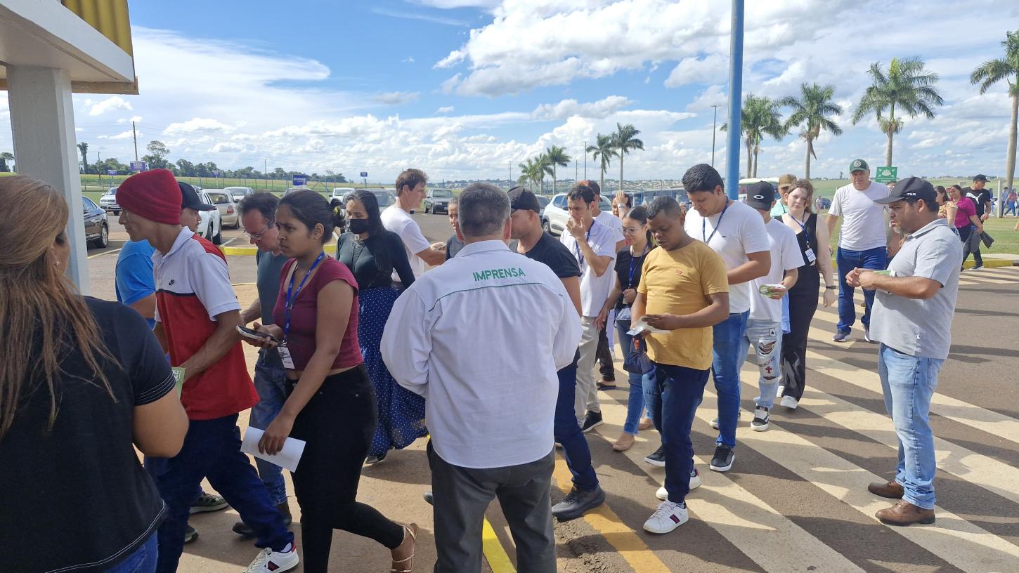 Dirigentes da Fenatracoop, Sintracoop e Sintrascoopa mobilizam trabalhadores da C.Vale, em Palotina