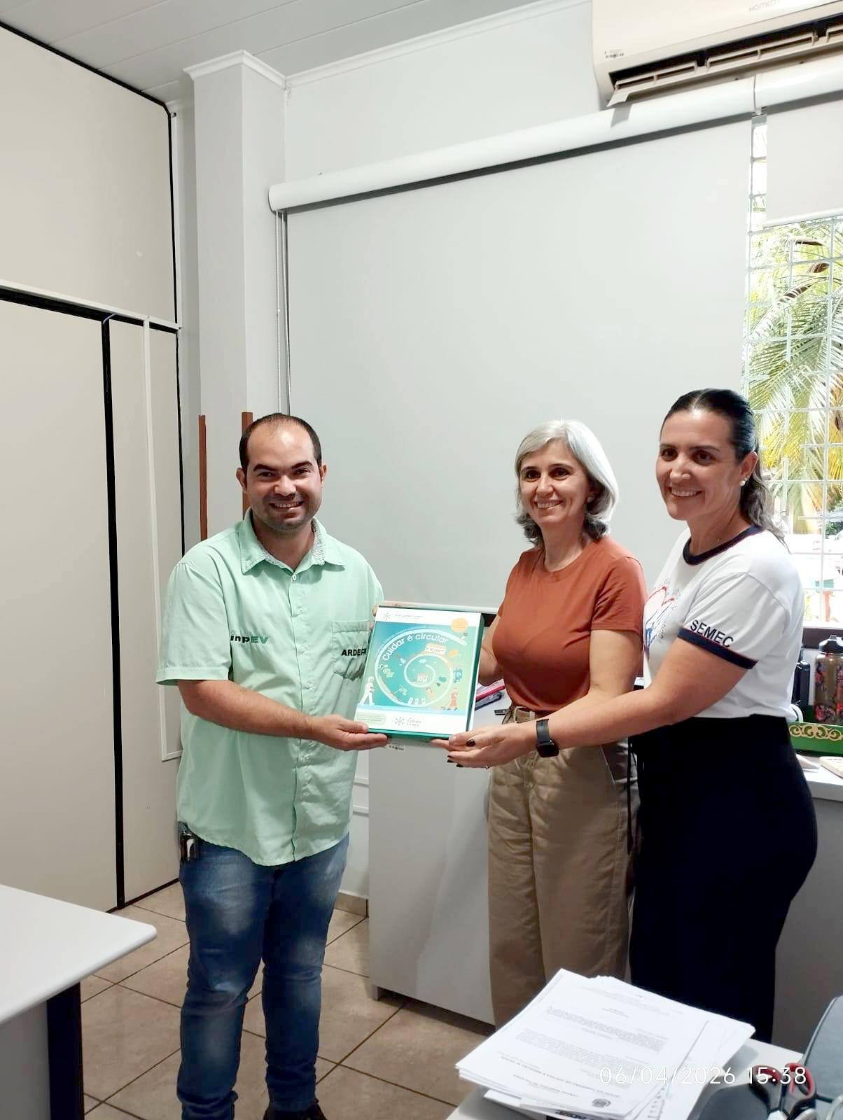 Educação ambiental em ação: Alunos da rede municipal de Palotina recebem kits do PEA 2026, com materiais interativos