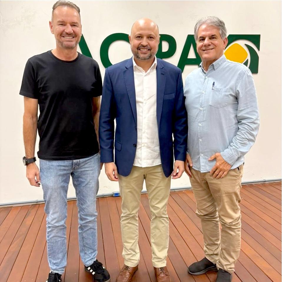 Adir Meinerz, Edson Vasconcelos e Luiz Ernesto de Giacometti durante encontro na Acipa, em Palotina, para discutir demandas do setor produtivo local e regional
