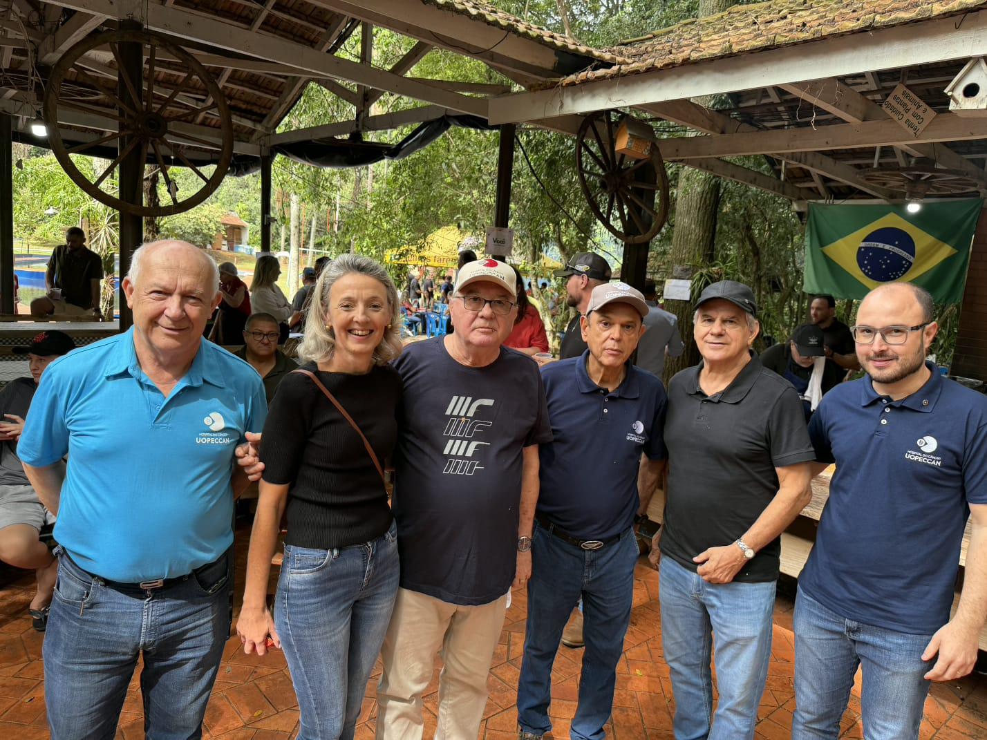 Na imagem, Ciro Kreutz, diretores da Uopeccan, a vereadora Nissandra Karsten e o ex-prefeito de Palotina Luiz Ernesto de Giacometti