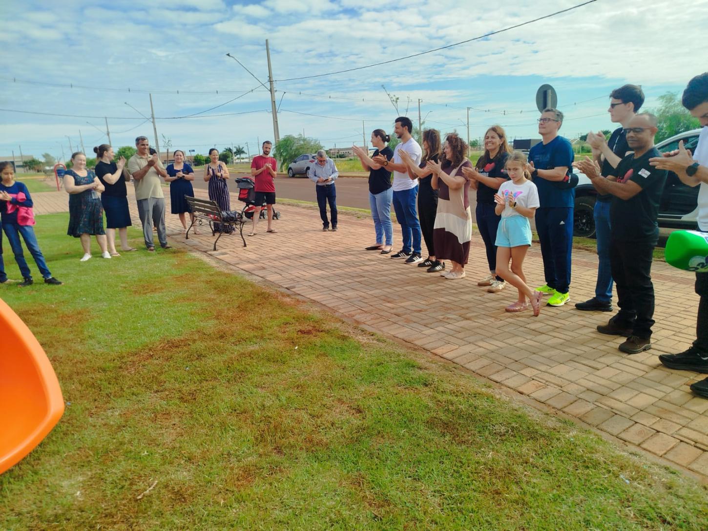 Novo parquinho infantil foi inauguração na manhã deste sábado (11)
