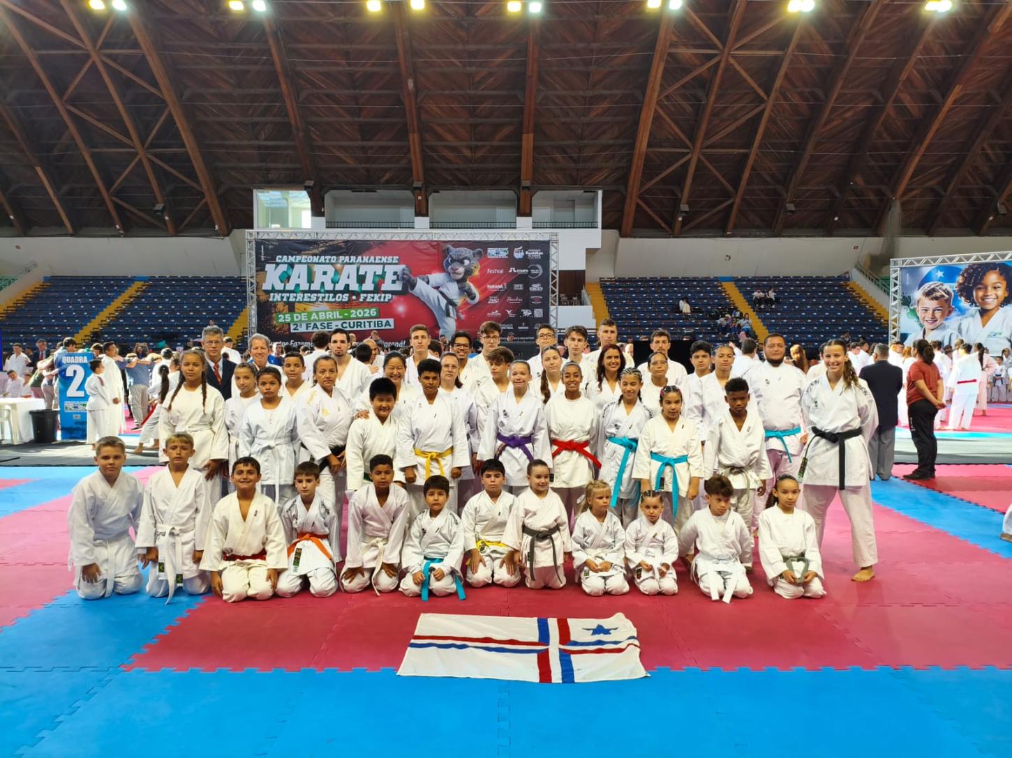 Delegação da Academia Shutobarai celebra título estadual conquistado em Curitiba, reforçando a tradição de Palotina no karatê paranaense