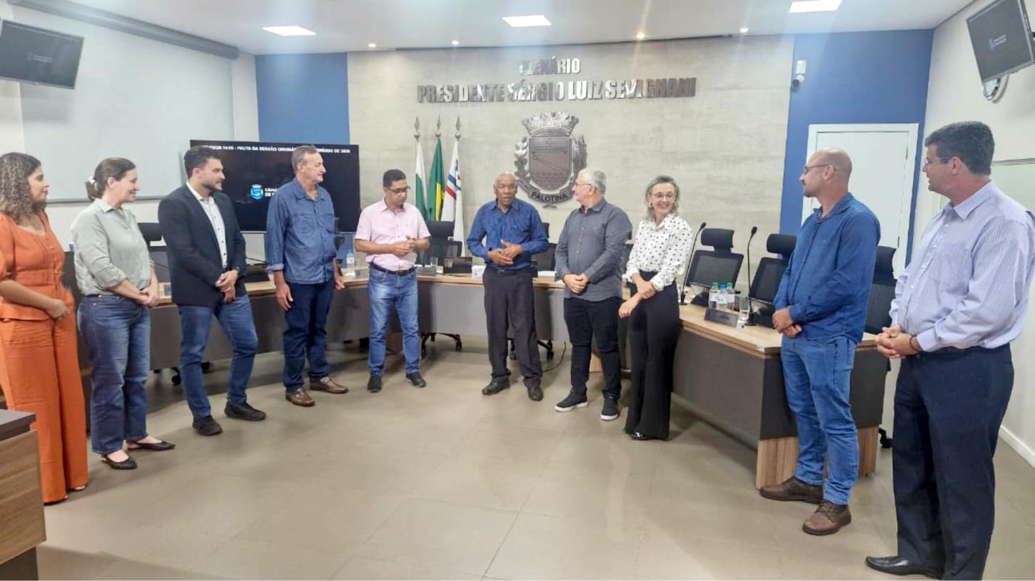 Pastor Joaquim Pedro da Silva recebe homenagem dos vereadores pelos 82 anos, em reconhecimento à sua trajetória
