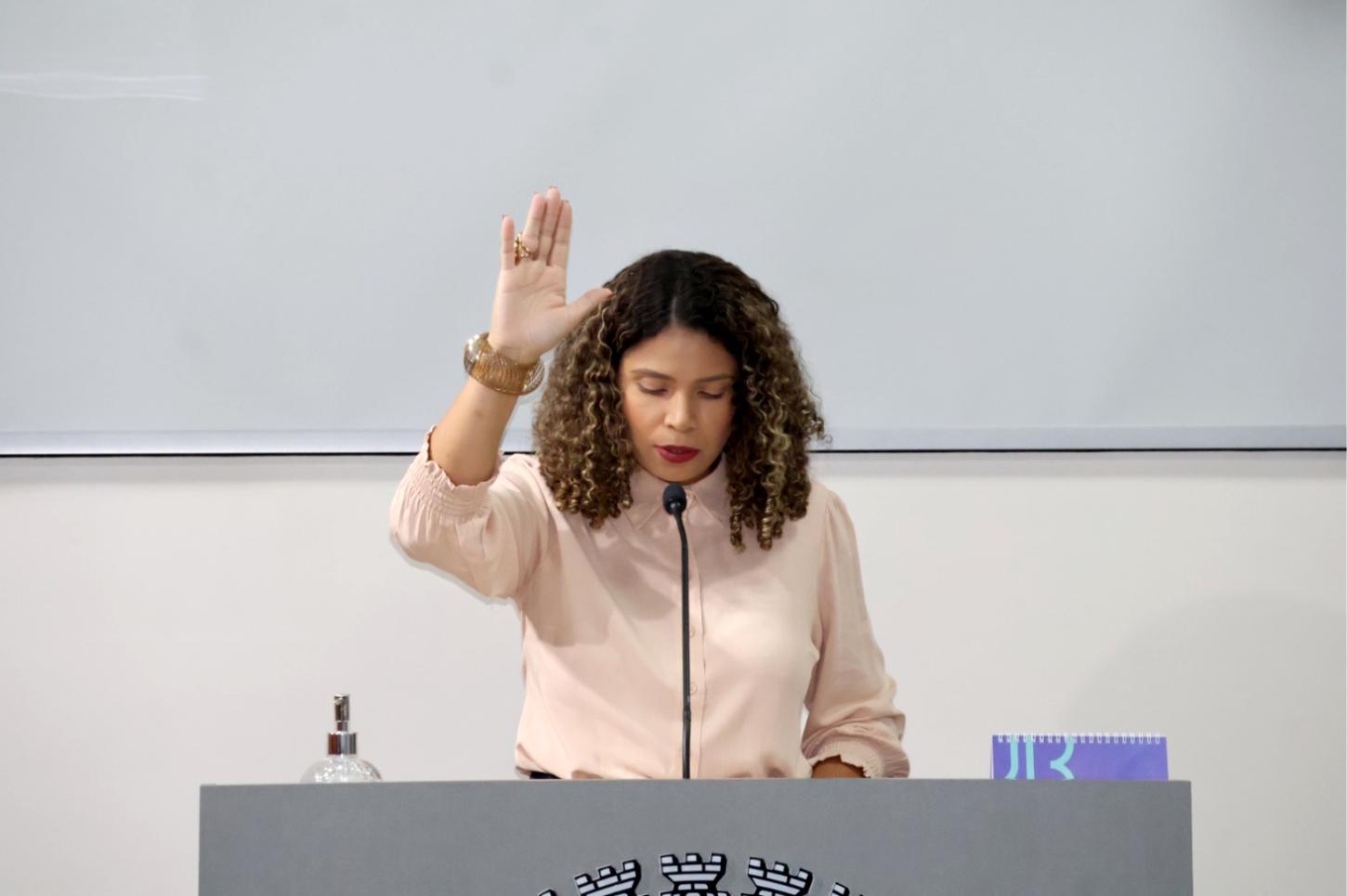 Adriana Andrade toma posse durante sessão da Câmara de Palotina, assumindo a vaga deixada pelo vereador Hederson Giacomini