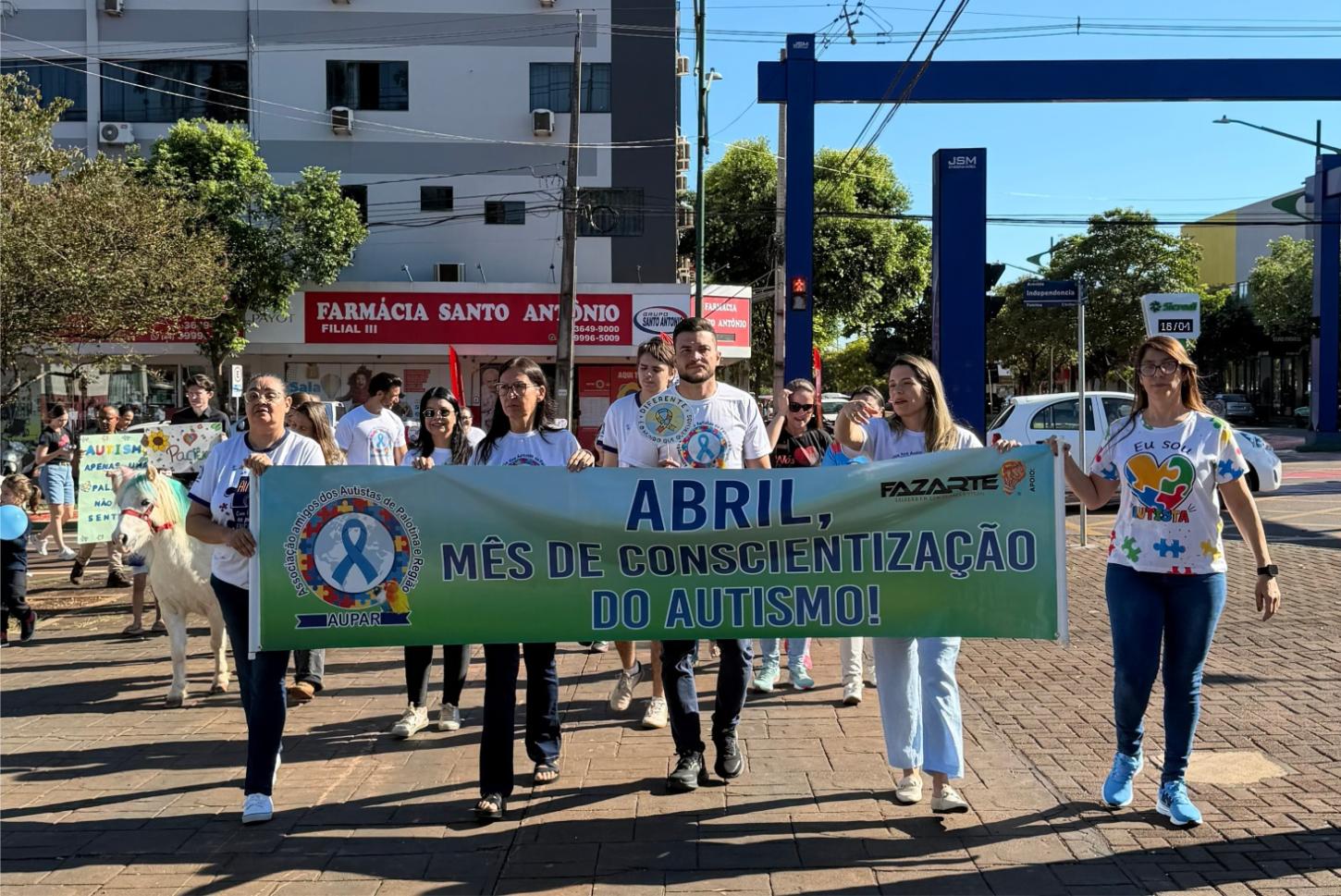 Presidente da Câmara, Thiago Mostachio participa da caminhada em Palotina, reforçando o apoio à conscientização e inclusão das pessoas com autismo