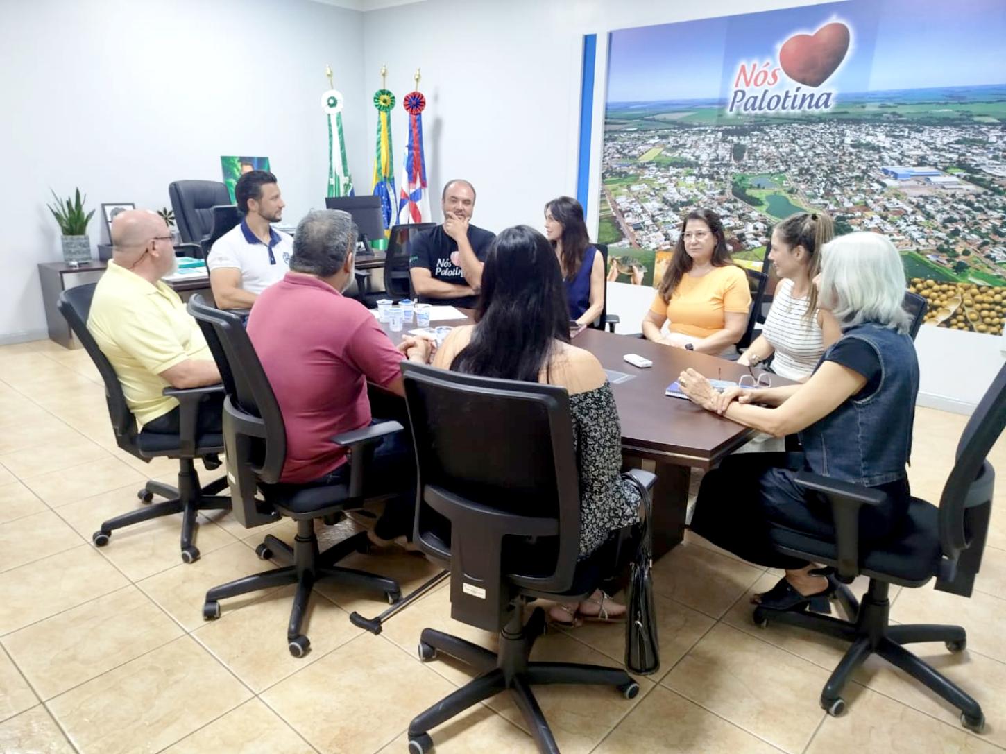 Reunião aconteceu no gabinete do prefeito Rodrigo Ribeiro