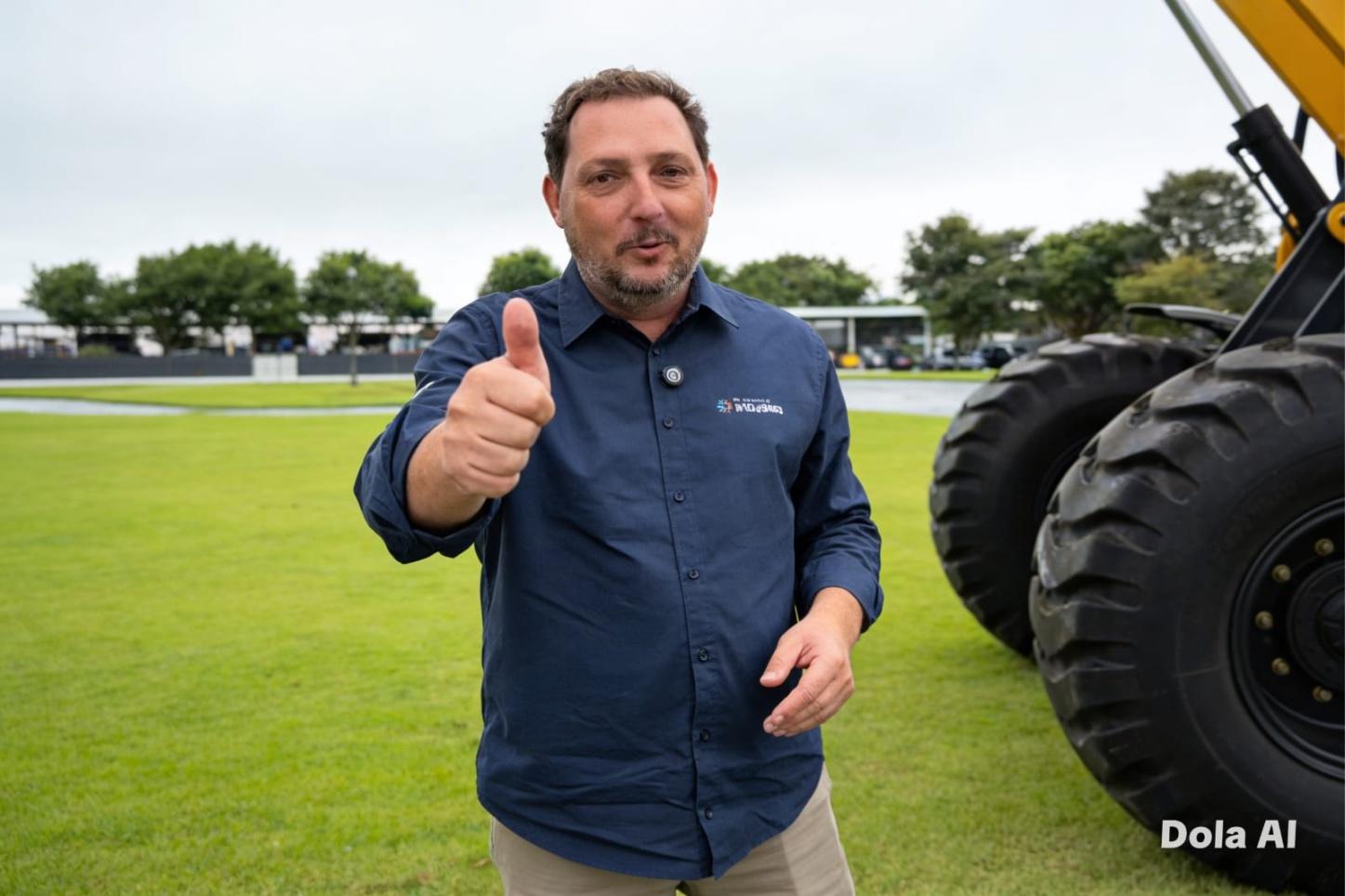 Prefeito anuncia nova Pá carregadeira para reforçar serviços em Maripá
