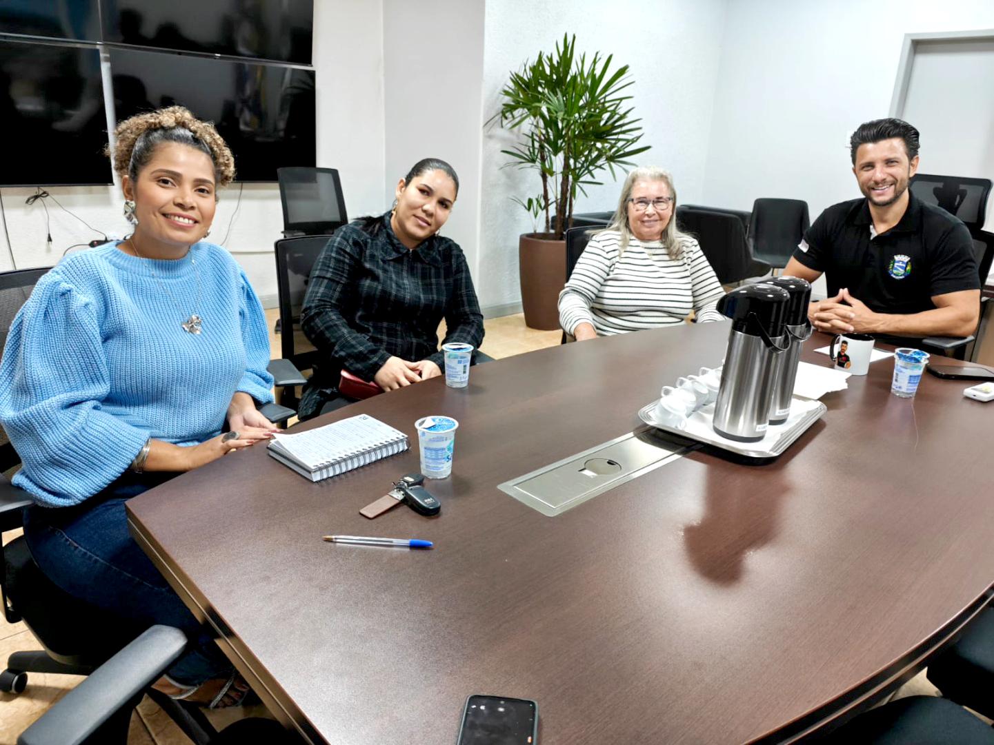 Prefeito recebe lideranças e reforça diálogo com comunidade de Floresta