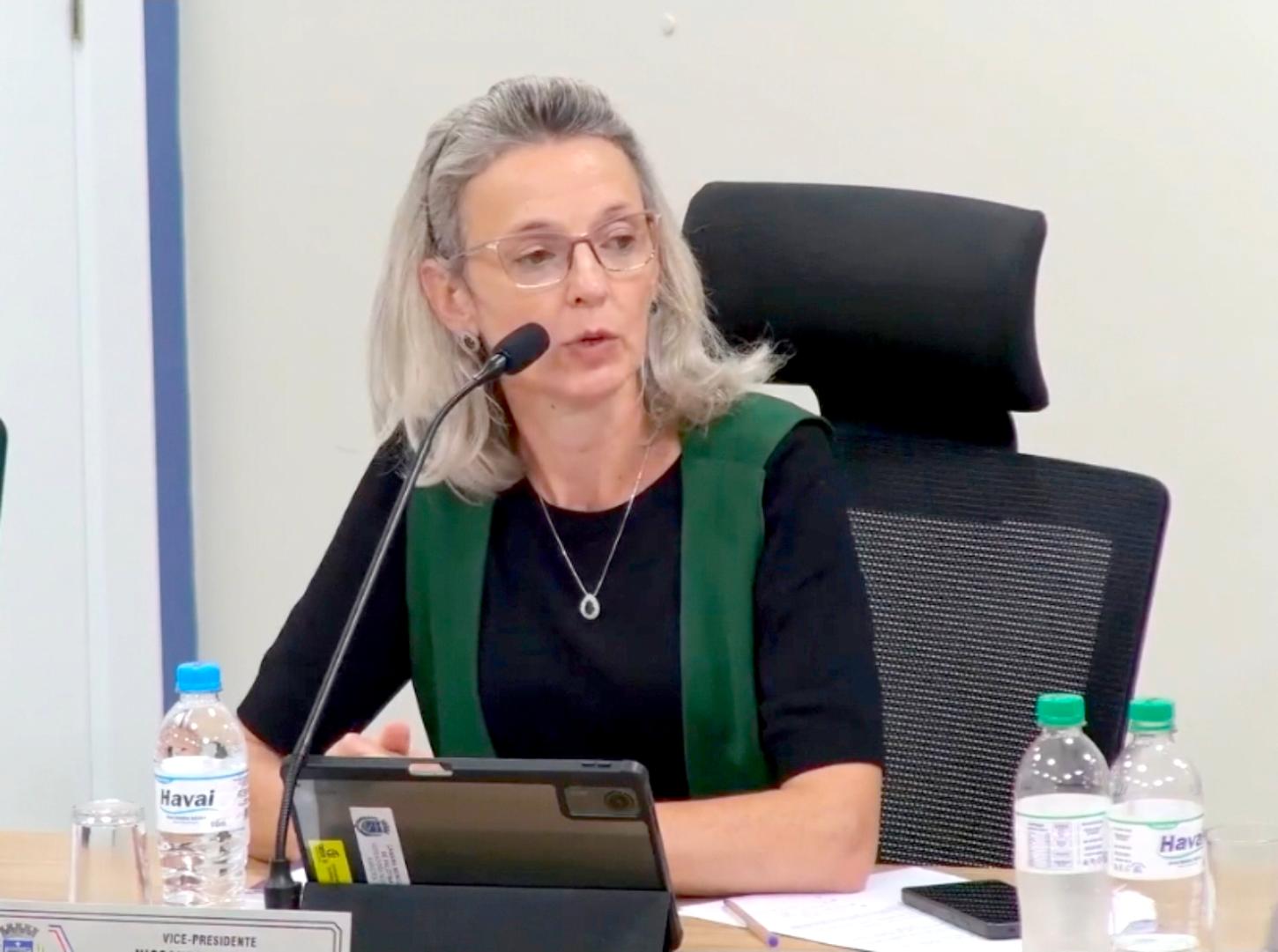 Vereadora Nissandra alerta para casos de meningite durante sessão da Câmara