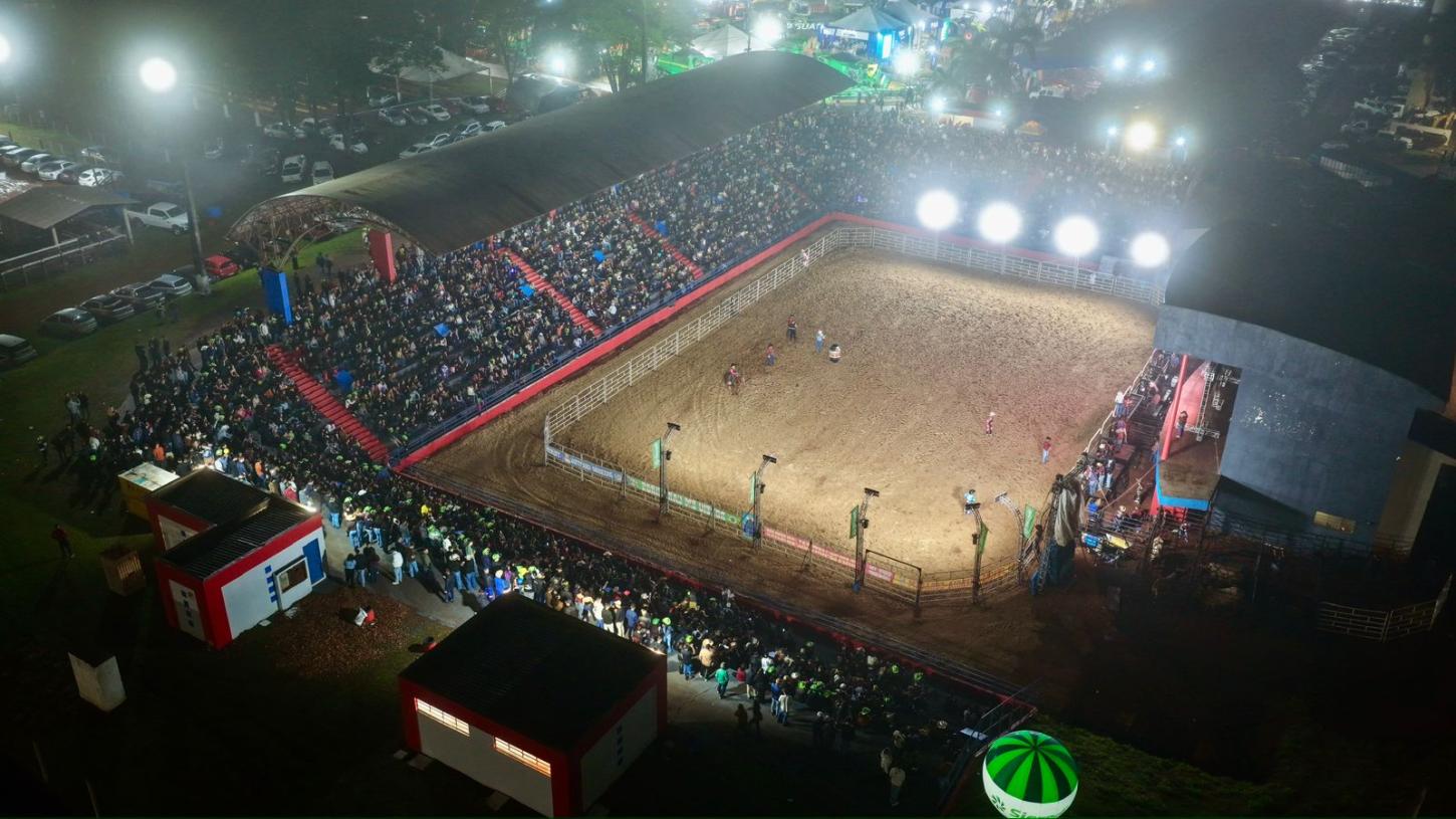 Ana Castela arrasta multidão e faz história na segunda noite da Expo Palotina 2026