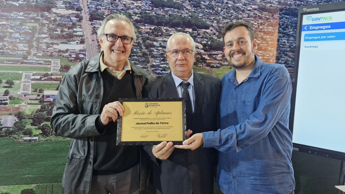 Câmara homenageia jornal Folha da Terra pelos 25 anos de história