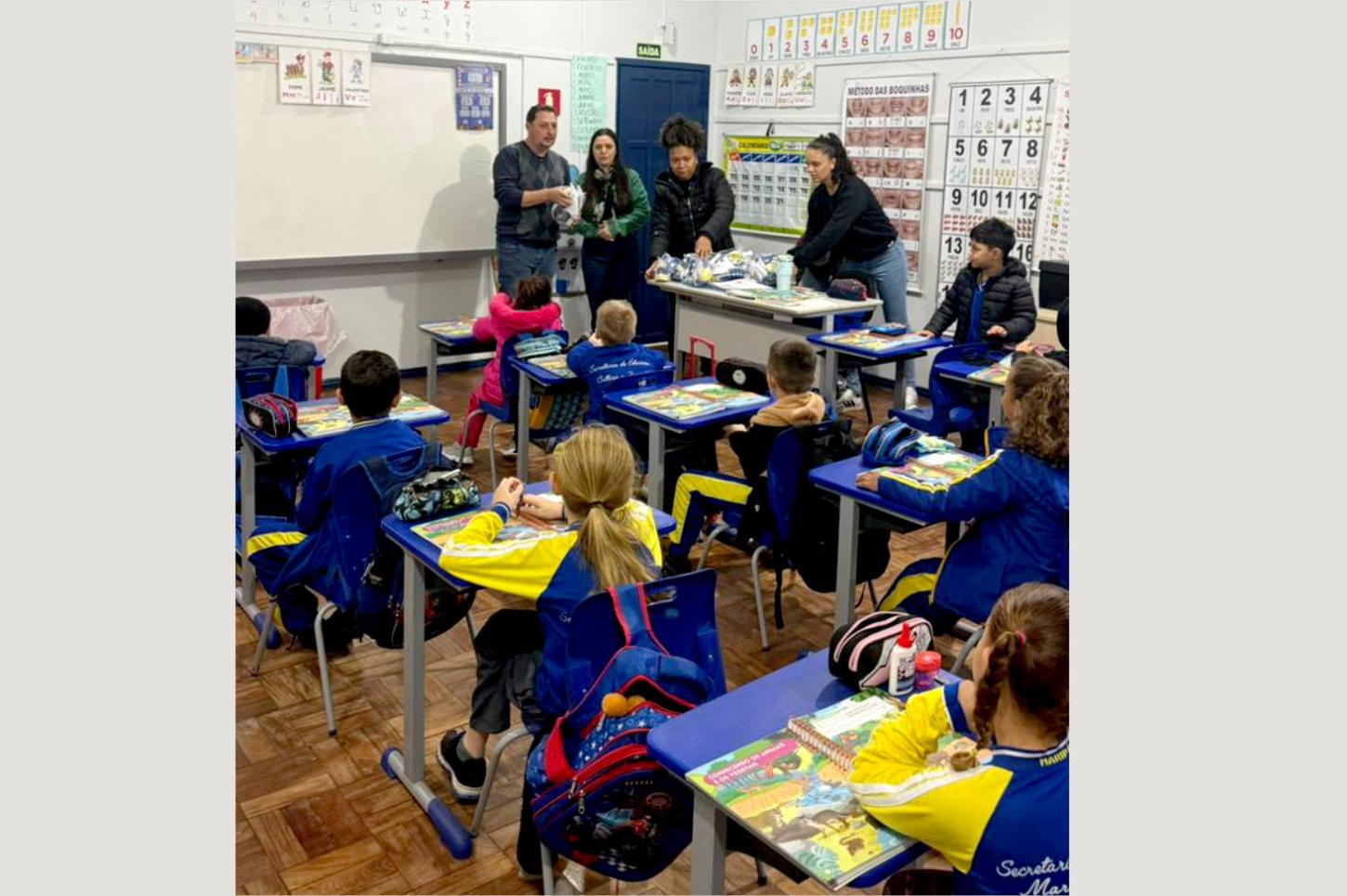 Maripá amplia investimentos na educação com entrega de tênis escolares aos alunos