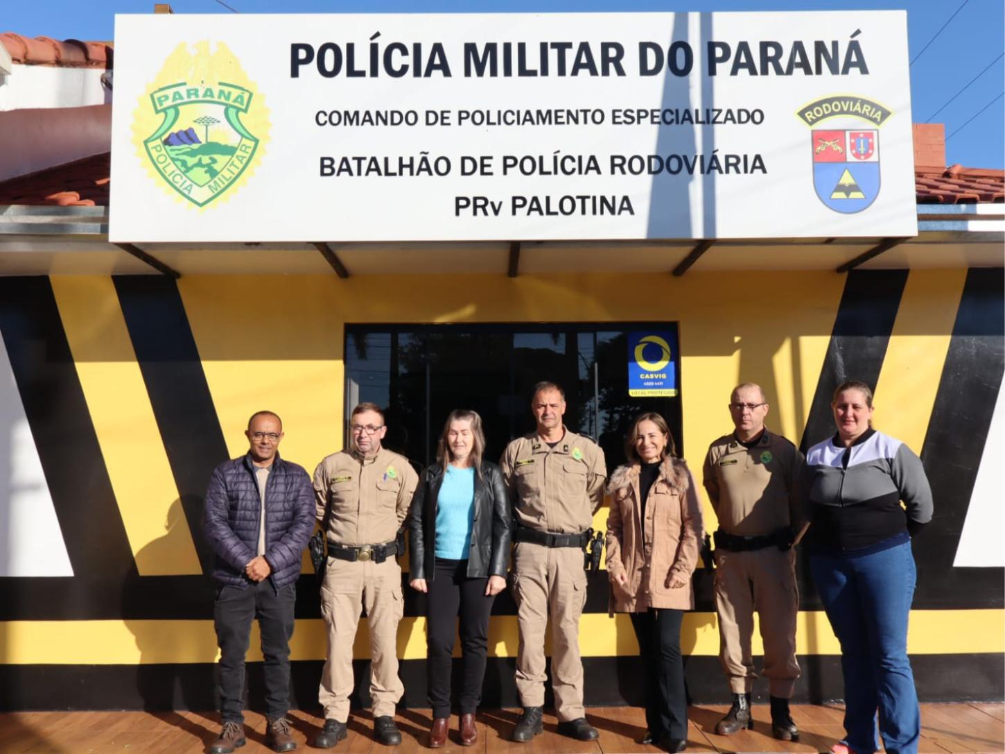 🤝 Representantes da Secretaria Municipal de Saúde e da Polícia Militar Rodoviária durante encontro realizado em Palotina para fortalecer ações conjuntas de atendimento, prevenção e segurança à população