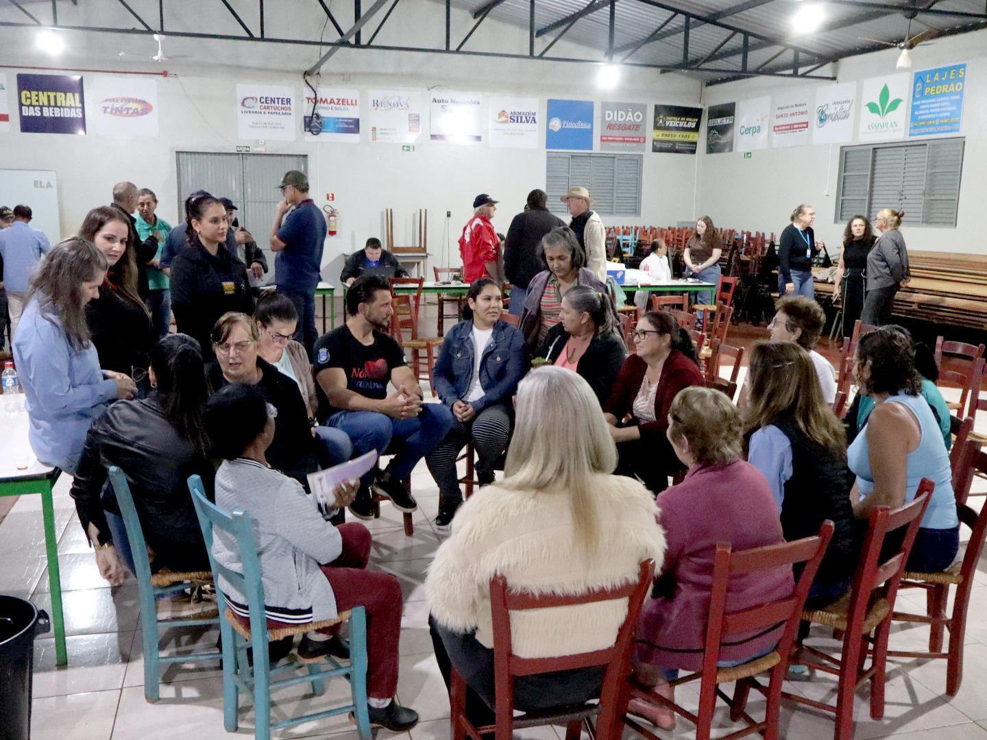 Moradores do Distrito de Floresta participaram do programa “Palotina em Ação”, que levou atendimentos e serviços públicos para mais perto da comunidade de Palotina